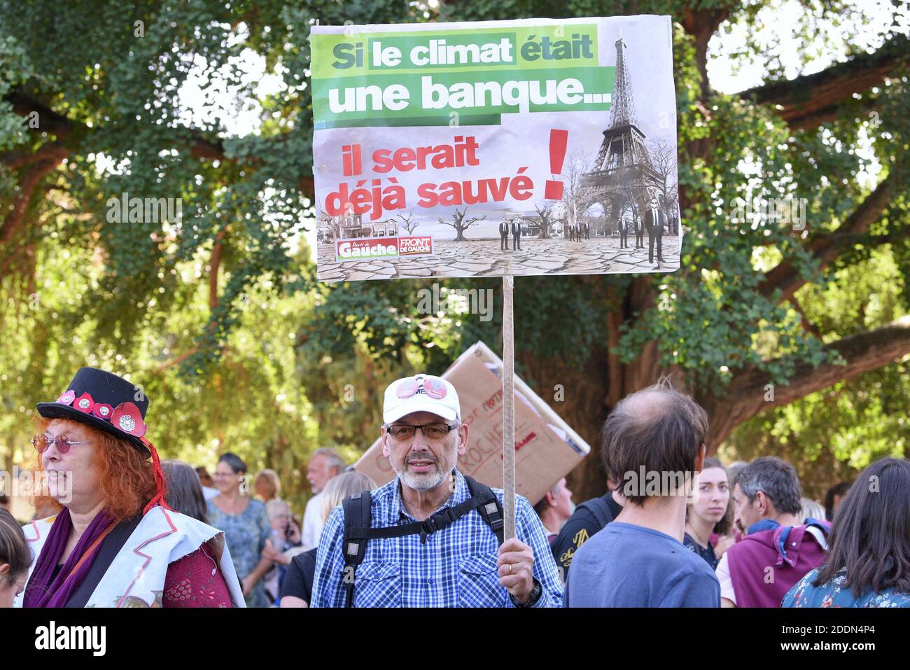 Manifesti durante il clima marcia che ha riunito quasi 5,000 persone a Strasburgo, Francia, il 21 settembre 2019. Questo incontro mira a chiedere al governo francese che vengano adottate misure concrete di fronte al cambiamento climatico. Foto di Nicolas Roses/ABACAPRESS.COM Foto Stock