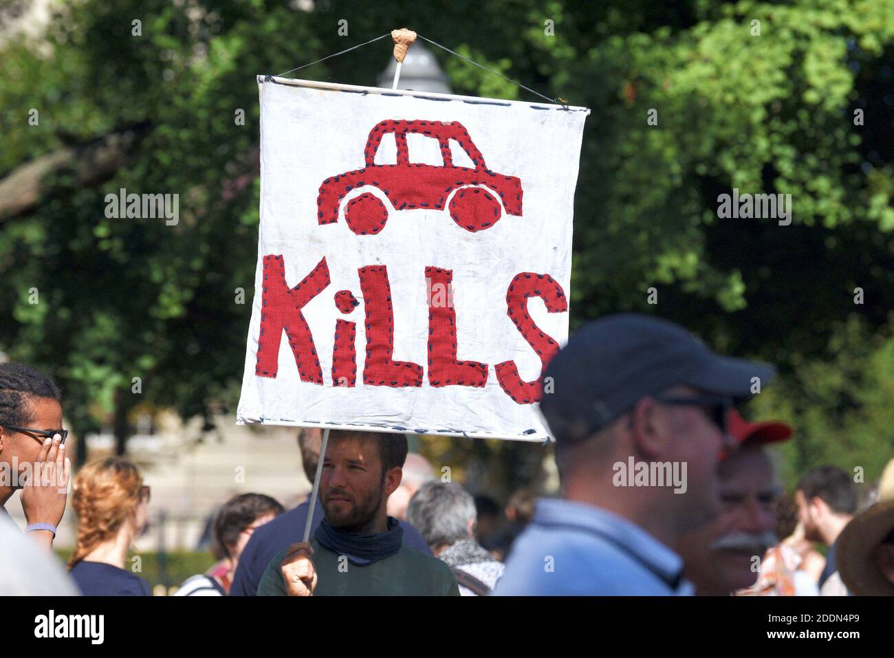 Manifesti durante il clima marcia che ha riunito quasi 5,000 persone a Strasburgo, Francia, il 21 settembre 2019. Questo incontro mira a chiedere al governo francese che vengano adottate misure concrete di fronte al cambiamento climatico. Foto di Nicolas Roses/ABACAPRESS.COM Foto Stock