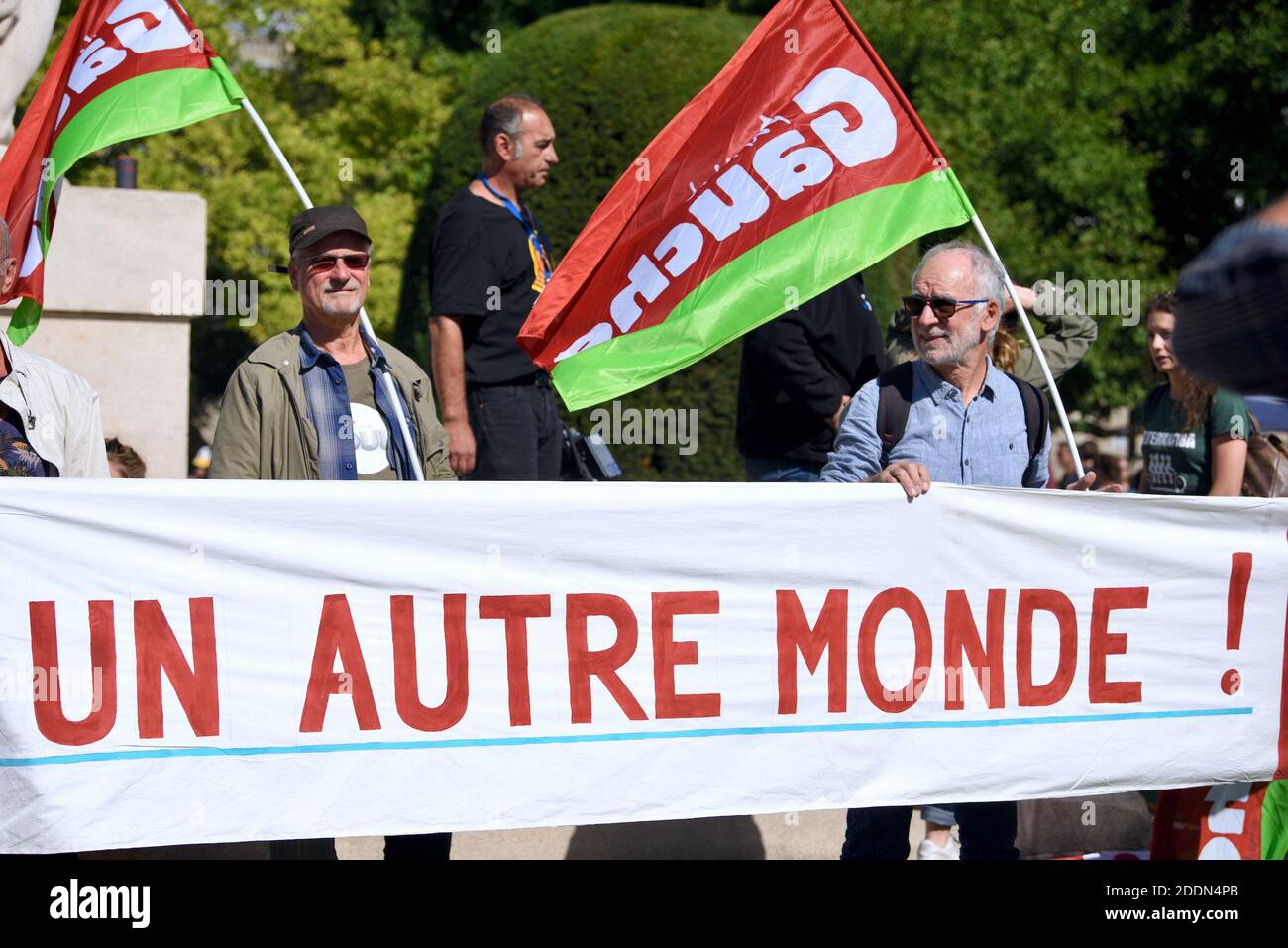 Manifesti durante il clima marcia che ha riunito quasi 5,000 persone a Strasburgo, Francia, il 21 settembre 2019. Questo incontro mira a chiedere al governo francese che vengano adottate misure concrete di fronte al cambiamento climatico. Foto di Nicolas Roses/ABACAPRESS.COM Foto Stock