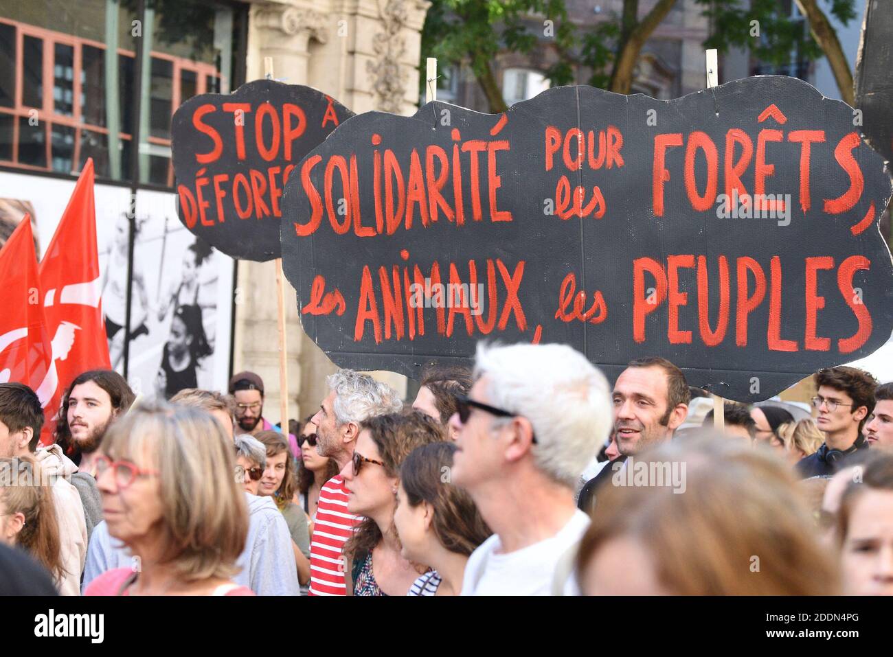 Manifesti durante il clima marcia che ha riunito quasi 5,000 persone a Strasburgo, Francia, il 21 settembre 2019. Questo incontro mira a chiedere al governo francese che vengano adottate misure concrete di fronte al cambiamento climatico. Foto di Nicolas Roses/ABACAPRESS.COM Foto Stock