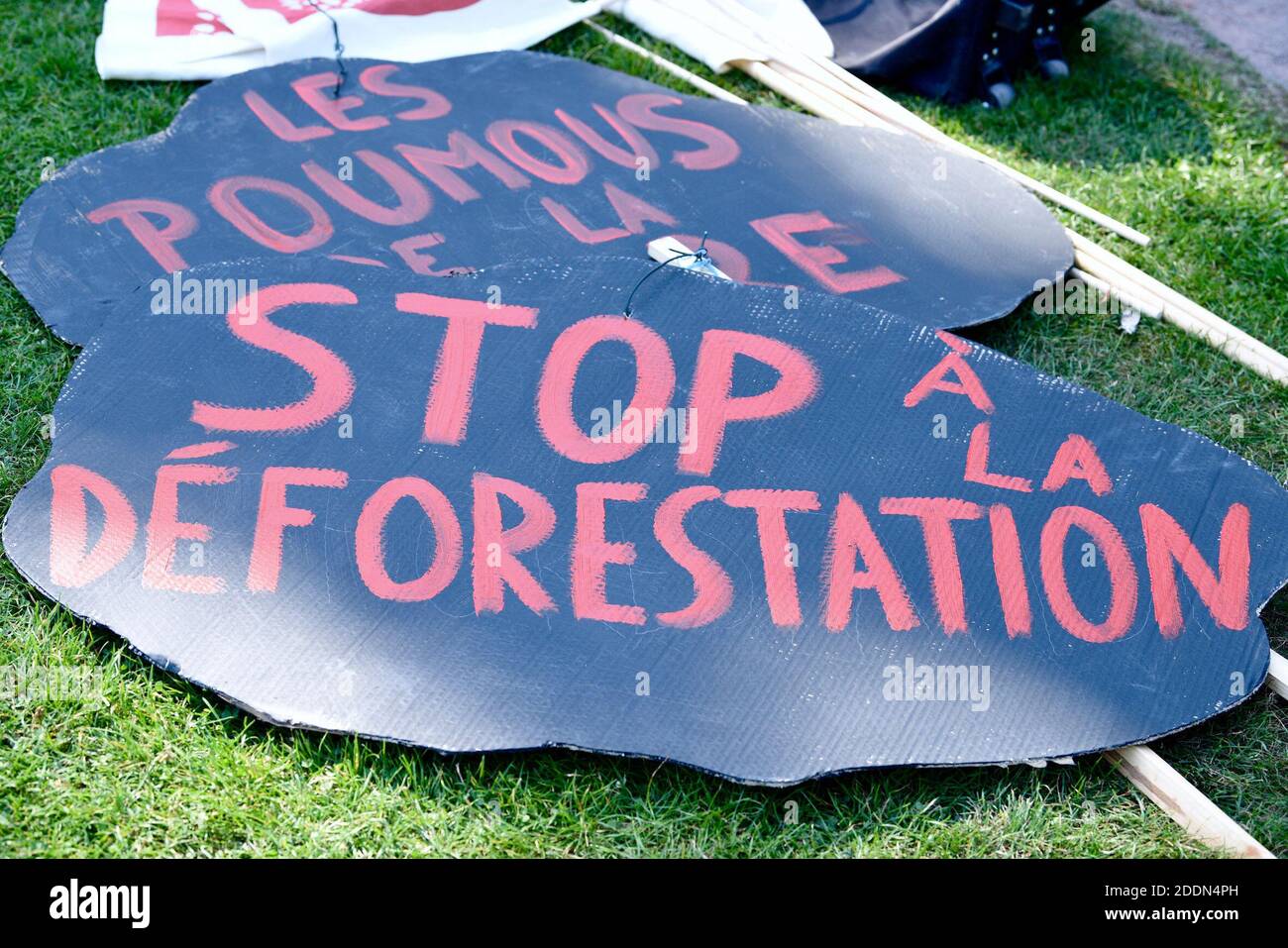 Manifesti durante il clima marcia che ha riunito quasi 5,000 persone a Strasburgo, Francia, il 21 settembre 2019. Questo incontro mira a chiedere al governo francese che vengano adottate misure concrete di fronte al cambiamento climatico. Foto di Nicolas Roses/ABACAPRESS.COM Foto Stock