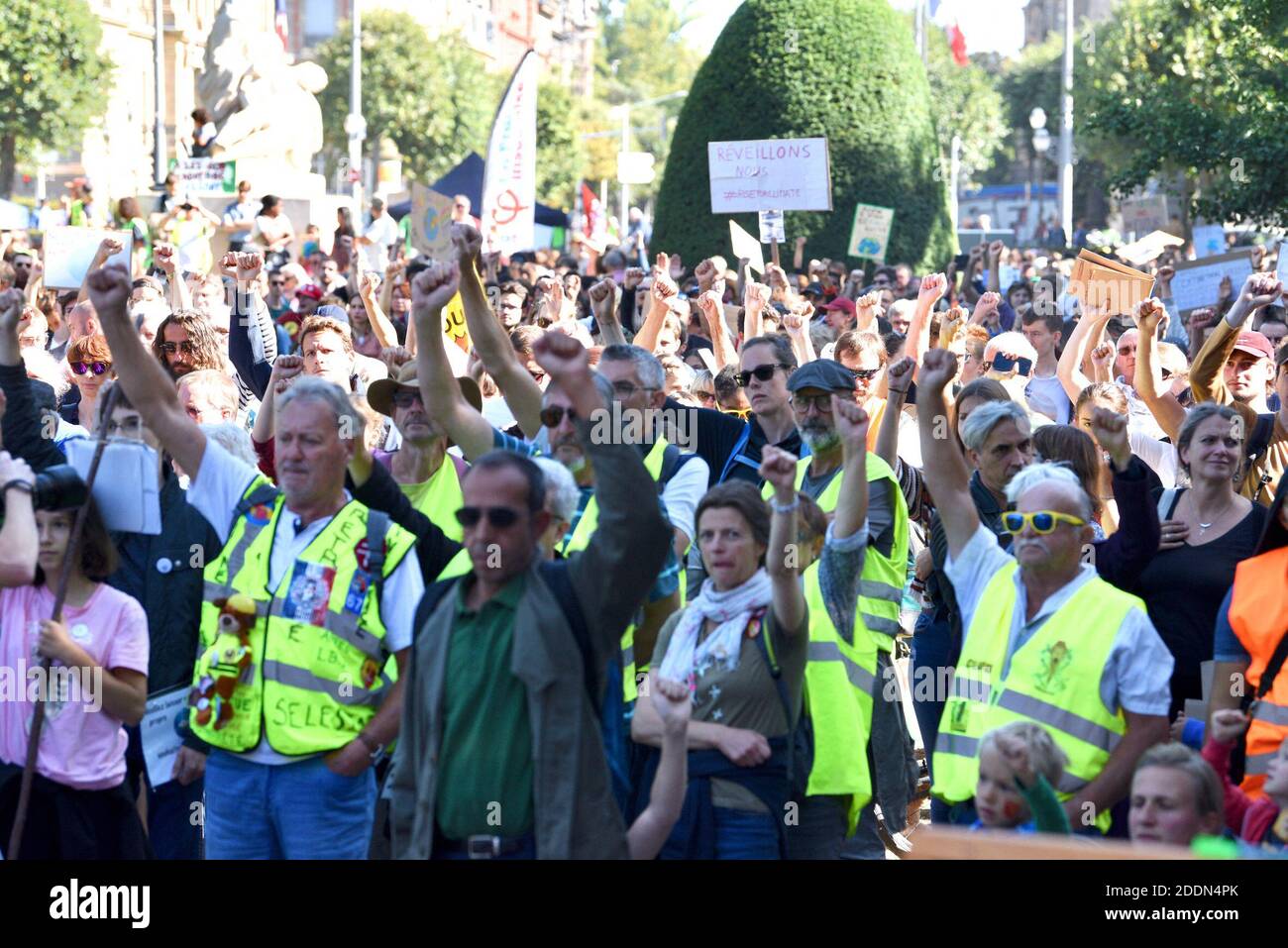 Manifesti durante il clima marcia che ha riunito quasi 5,000 persone a Strasburgo, Francia, il 21 settembre 2019. Questo incontro mira a chiedere al governo francese che vengano adottate misure concrete di fronte al cambiamento climatico. Foto di Nicolas Roses/ABACAPRESS.COM Foto Stock