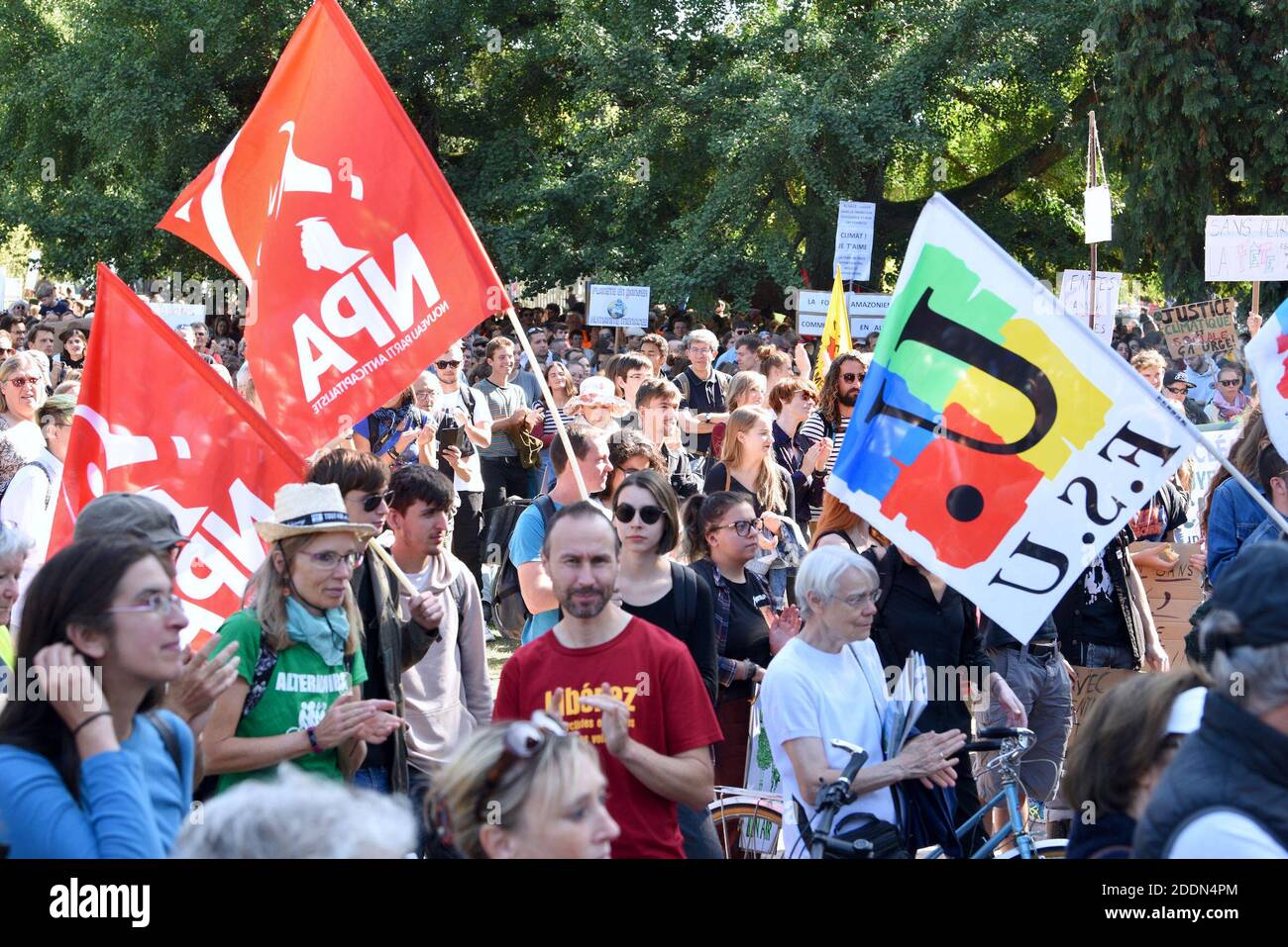 Manifesti durante il clima marcia che ha riunito quasi 5,000 persone a Strasburgo, Francia, il 21 settembre 2019. Questo incontro mira a chiedere al governo francese che vengano adottate misure concrete di fronte al cambiamento climatico. Foto di Nicolas Roses/ABACAPRESS.COM Foto Stock