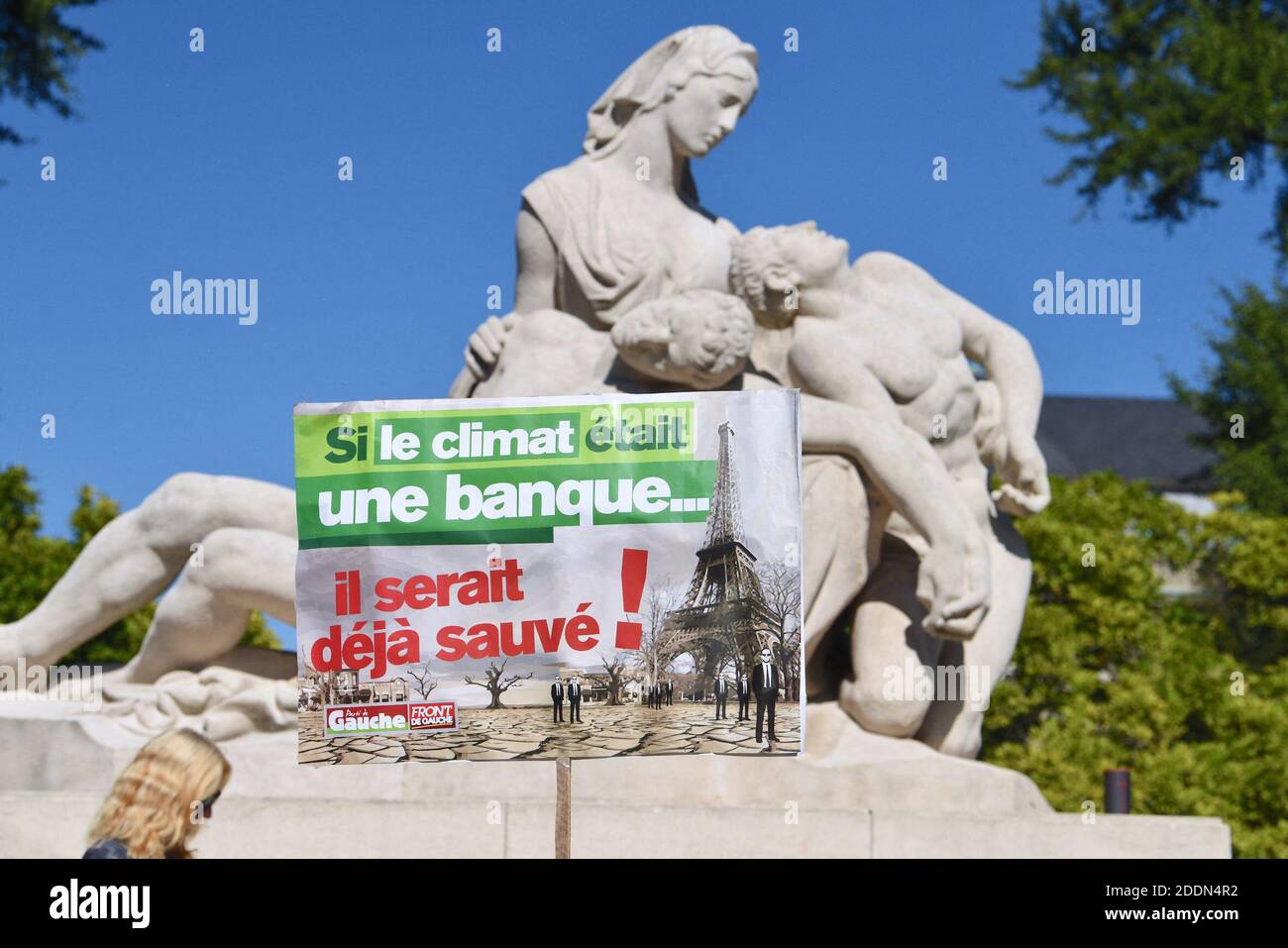 Manifesti durante il clima marcia che ha riunito quasi 5,000 persone a Strasburgo, Francia, il 21 settembre 2019. Questo incontro mira a chiedere al governo francese che vengano adottate misure concrete di fronte al cambiamento climatico. Foto di Nicolas Roses/ABACAPRESS.COM Foto Stock