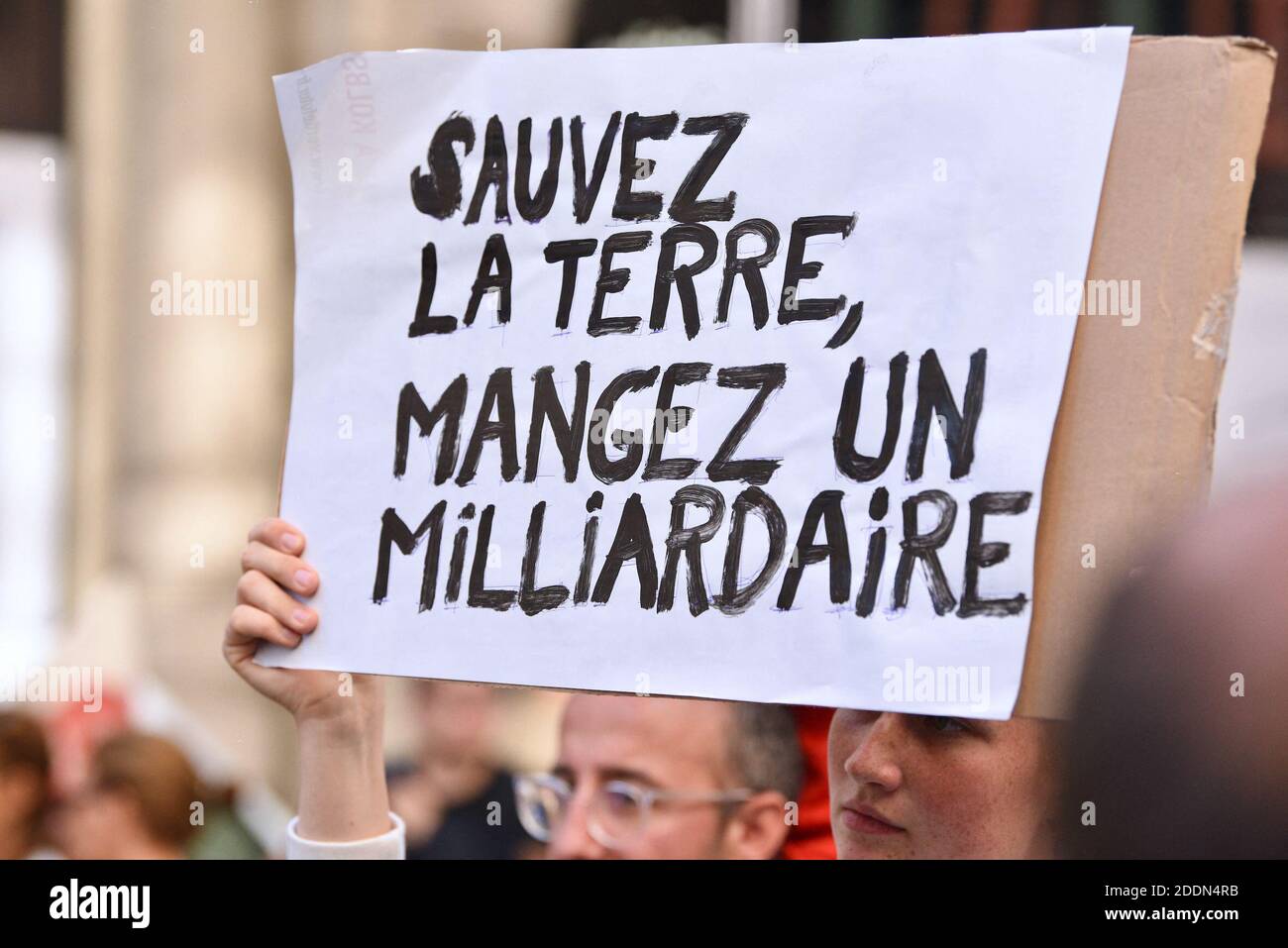 Manifesti durante il clima marcia che ha riunito quasi 5,000 persone a Strasburgo, Francia, il 21 settembre 2019. Questo incontro mira a chiedere al governo francese che vengano adottate misure concrete di fronte al cambiamento climatico. Foto di Nicolas Roses/ABACAPRESS.COM Foto Stock