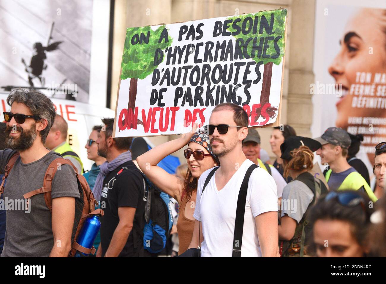 Manifesti durante il clima marcia che ha riunito quasi 5,000 persone a Strasburgo, Francia, il 21 settembre 2019. Questo incontro mira a chiedere al governo francese che vengano adottate misure concrete di fronte al cambiamento climatico. Foto di Nicolas Roses/ABACAPRESS.COM Foto Stock