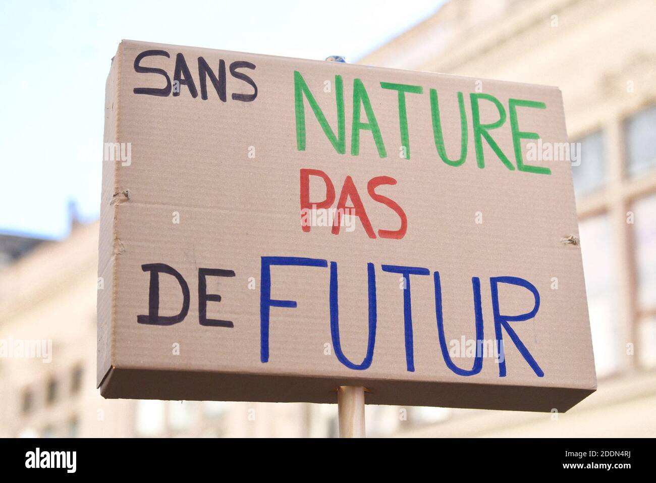 Manifesti durante il clima marcia che ha riunito quasi 5,000 persone a Strasburgo, Francia, il 21 settembre 2019. Questo incontro mira a chiedere al governo francese che vengano adottate misure concrete di fronte al cambiamento climatico. Foto di Nicolas Roses/ABACAPRESS.COM Foto Stock