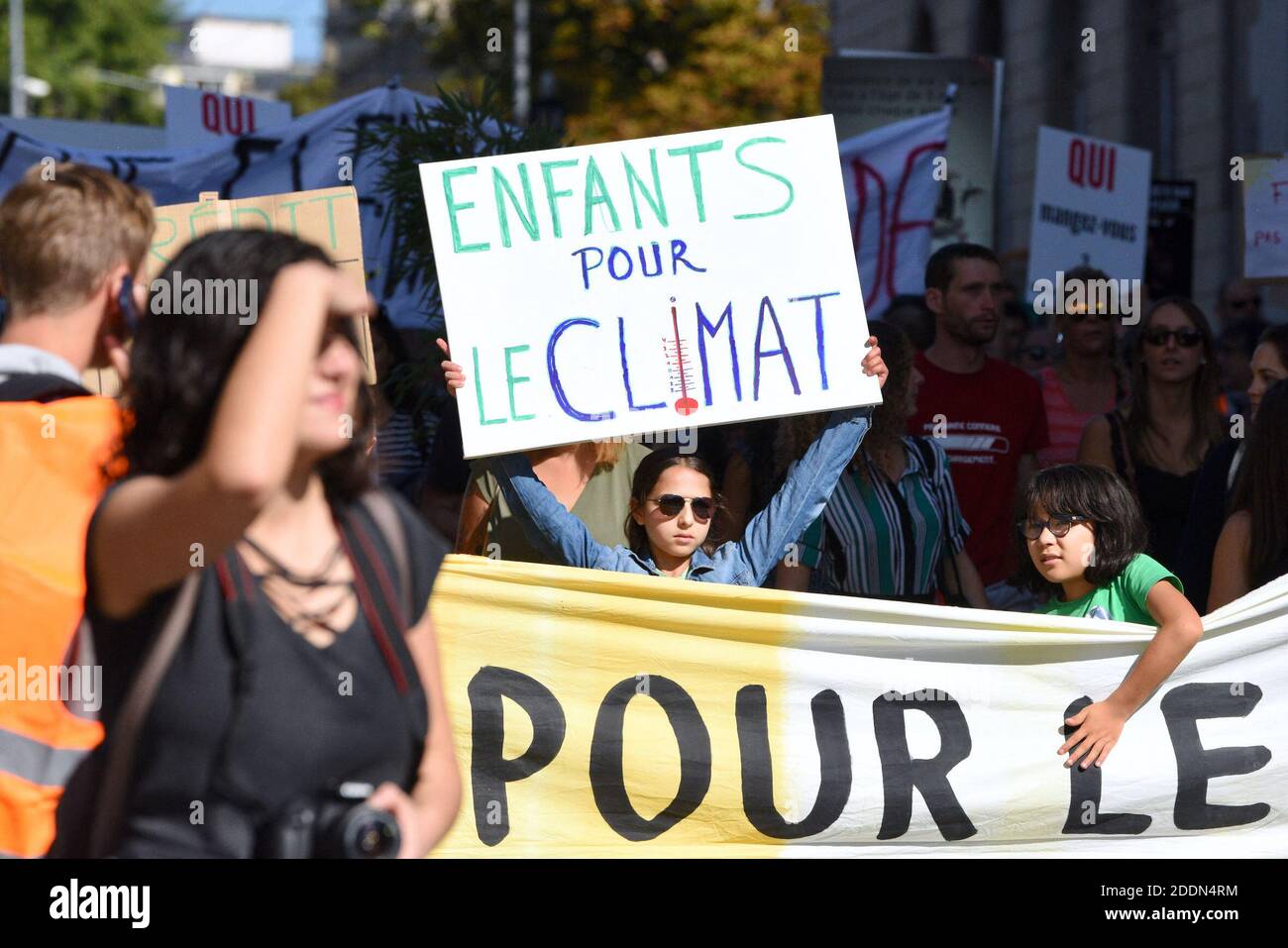 Manifesti durante il clima marcia che ha riunito quasi 5,000 persone a Strasburgo, Francia, il 21 settembre 2019. Questo incontro mira a chiedere al governo francese che vengano adottate misure concrete di fronte al cambiamento climatico. Foto di Nicolas Roses/ABACAPRESS.COM Foto Stock