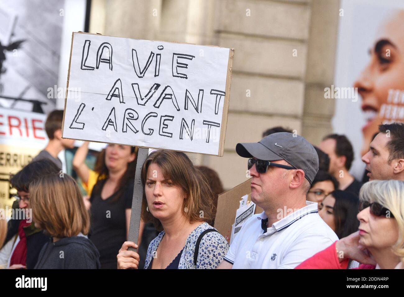 Manifesti durante il clima marcia che ha riunito quasi 5,000 persone a Strasburgo, Francia, il 21 settembre 2019. Questo incontro mira a chiedere al governo francese che vengano adottate misure concrete di fronte al cambiamento climatico. Foto di Nicolas Roses/ABACAPRESS.COM Foto Stock