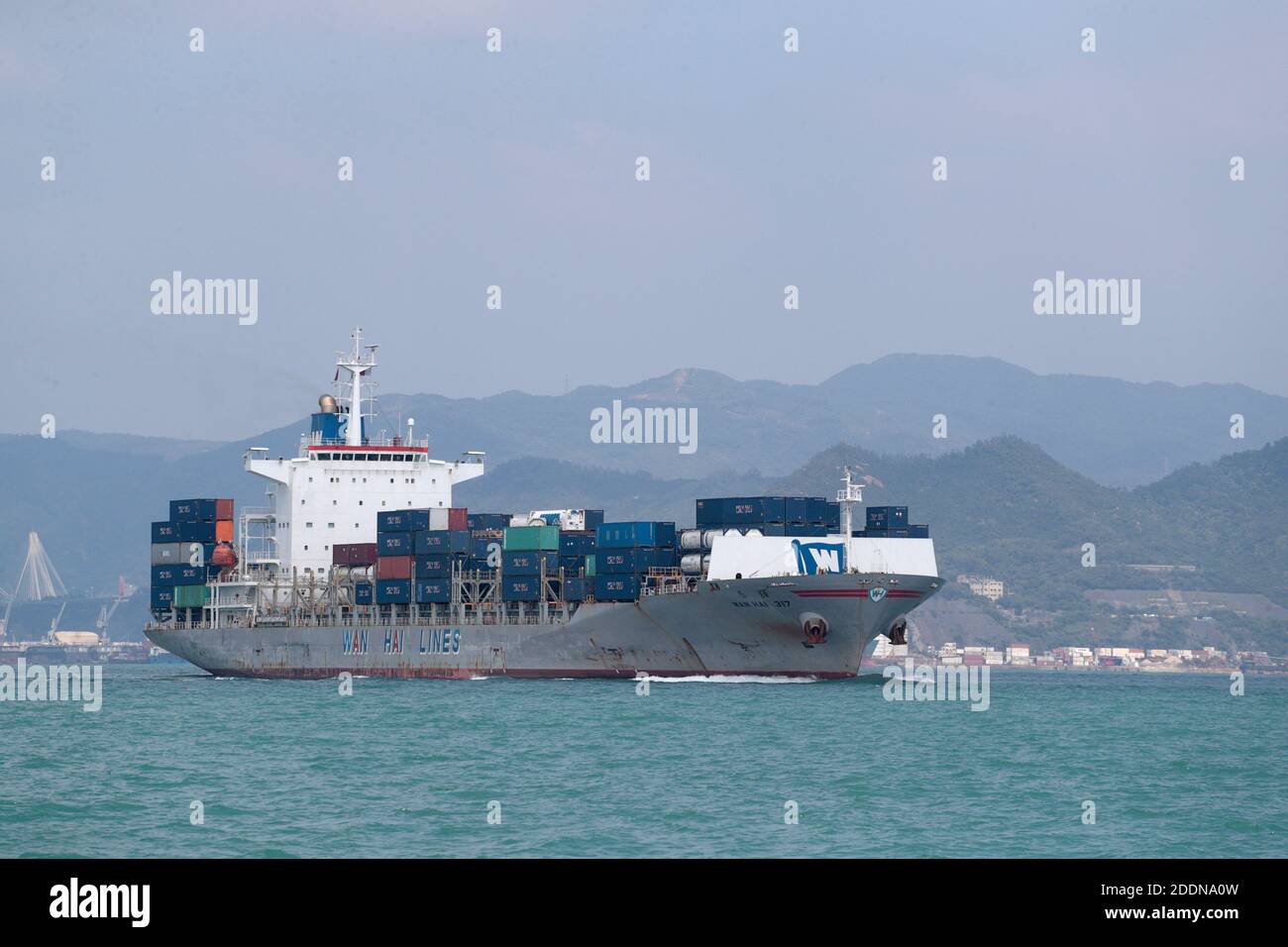 Nave per container, vicino a Container Port, Kwaichung, Hong Kong 20 ottobre 2020 Foto Stock
