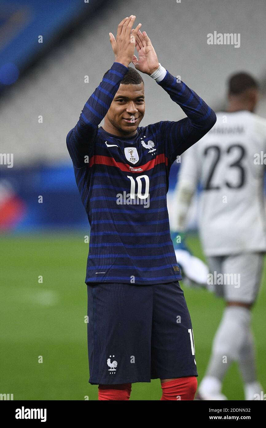 Kylian Mbappe della Francia saluta i tifosi dopo la partita internazionale amichevole tra Francia e Ucraina il 7 ottobre 2020 a Parigi, Francia. La Francia ha vinto 7-1. Foto di David Niviere/ABACAPRESS.COM Foto Stock