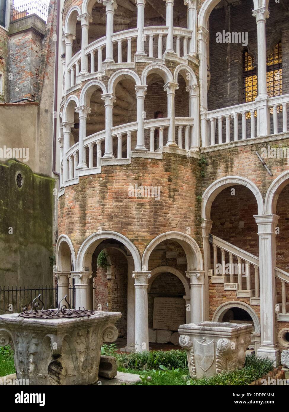 La scalinata esterna a chiocciola ad arco di Palazzo Contarini del Bovolo - Venezia, Veneto, Italia Foto Stock