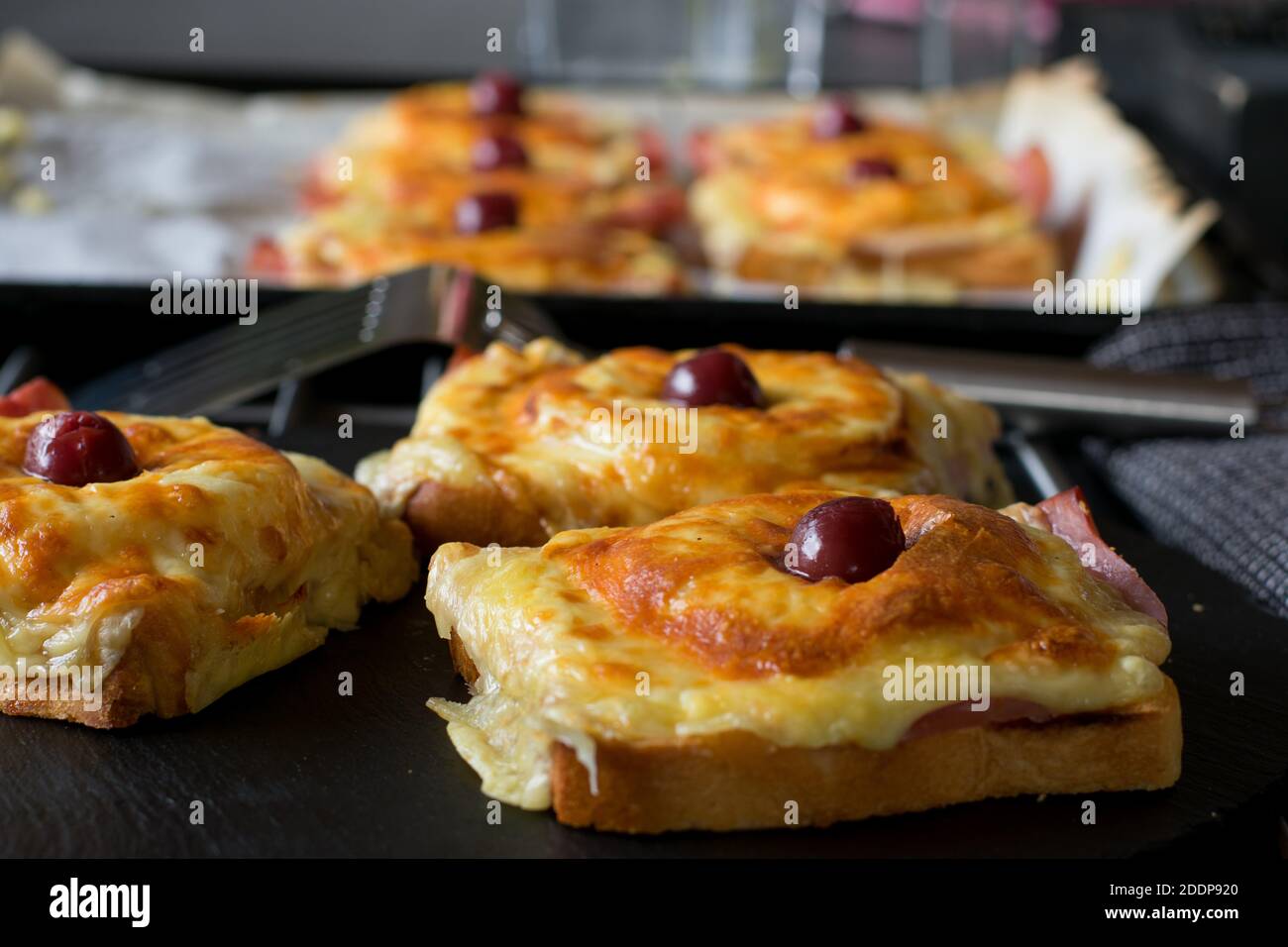 Pane tostato fresco alle Hawaii. Primo piano e messa a fuoco selettiva Foto Stock