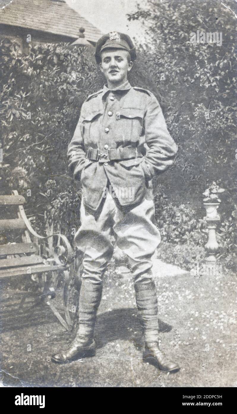 Giovane recluta in esercito nel 1914, a casa a Manchester, Inghilterra, prima di andare a combattere. Ucciso a Gallipoli nel 1915, 18 anni. Foto Stock