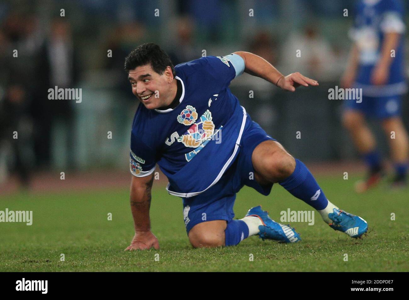 Roma, Italia - 12/10/2014: Diego Armando Maradona in azione durante la amichevole partita 'unita per la Pace' dedicata a Papa Francesco allo stadio Olimpico di Roma Foto Stock