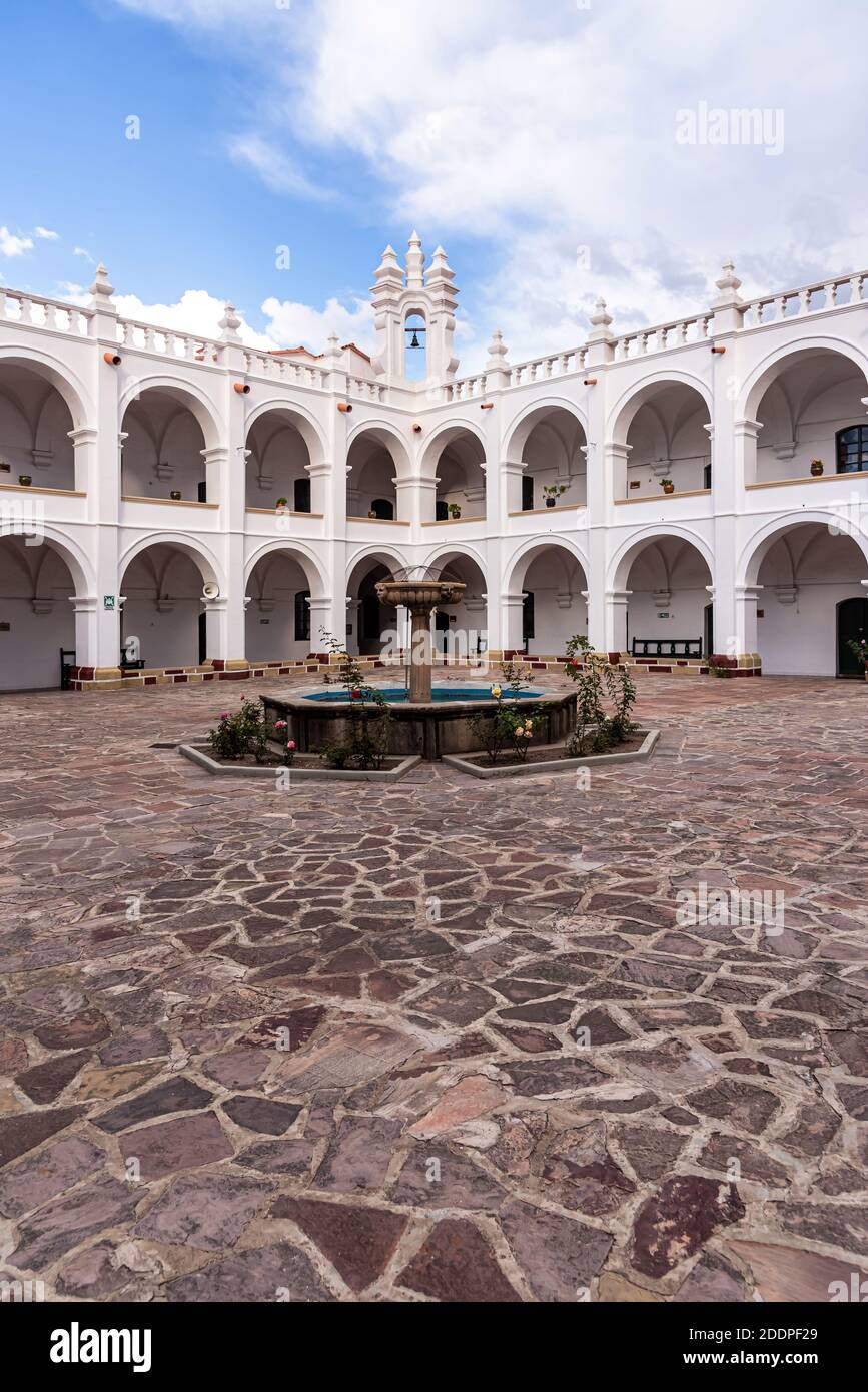 Cortile del monastero di San Felipe de Neri a Sucre, Bolivia Foto Stock