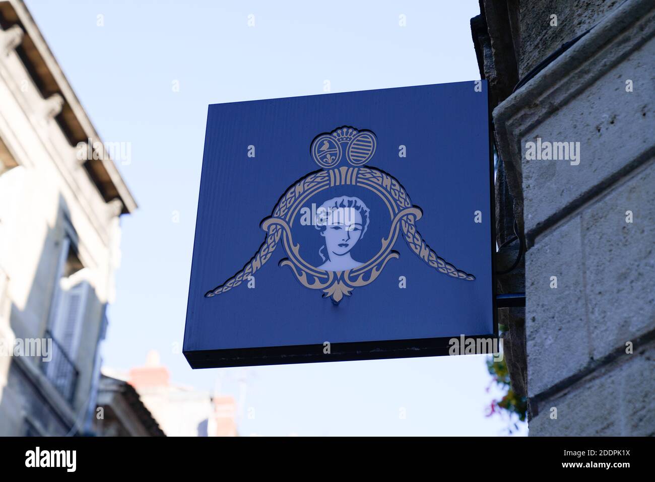 Bordeaux , Aquitaine / Francia - 11 11 2020 : Comtesse du Barry segno logo davanti alla vendita negozio di cibo in scatola dal sud-ovest della Francia Foto Stock