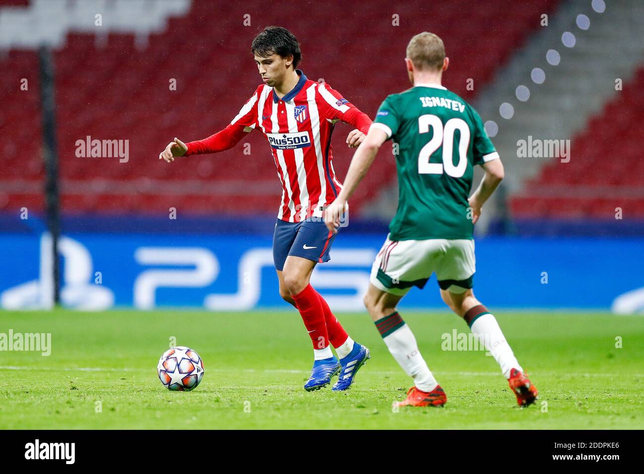 Joao Felix dell'Atletico de Madrid e Vladislav Ignatiev di Lokomotiv in azione durante la UEFA Champions League, Gruppo A footba / LM Foto Stock