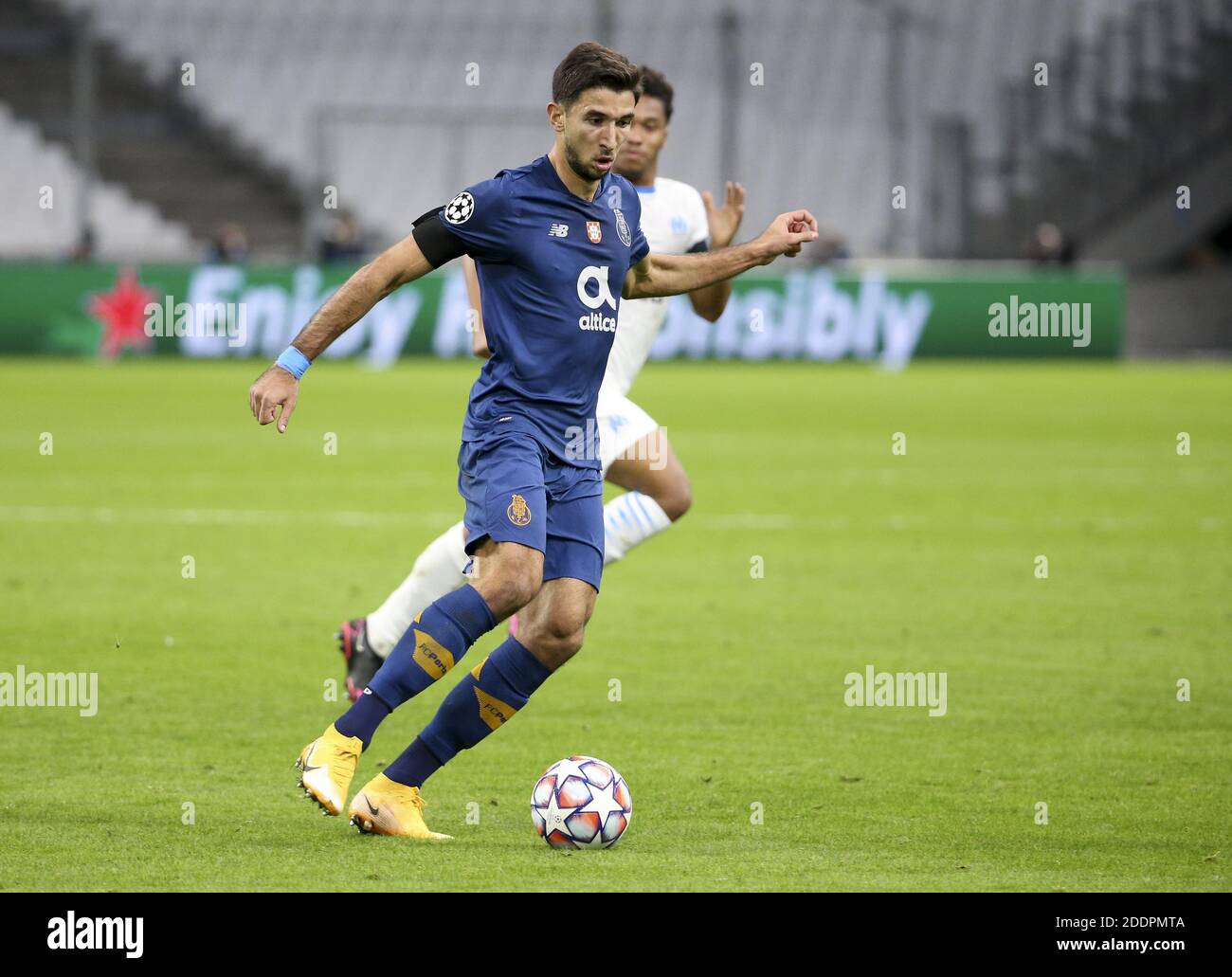 Marsiglia, Francia. 25 Nov 2020. Marko Grujic di Porto durante la UEFA Champions League, partita di calcio del Gruppo C tra Olympique de Marseille e FC Porto il 25 novembre 2020 allo stadio Orange Velodrome di Marsiglia, Francia - Foto Jean Catuffe / DPPI / LM Credit: Paola Benini/Alamy Live News Foto Stock