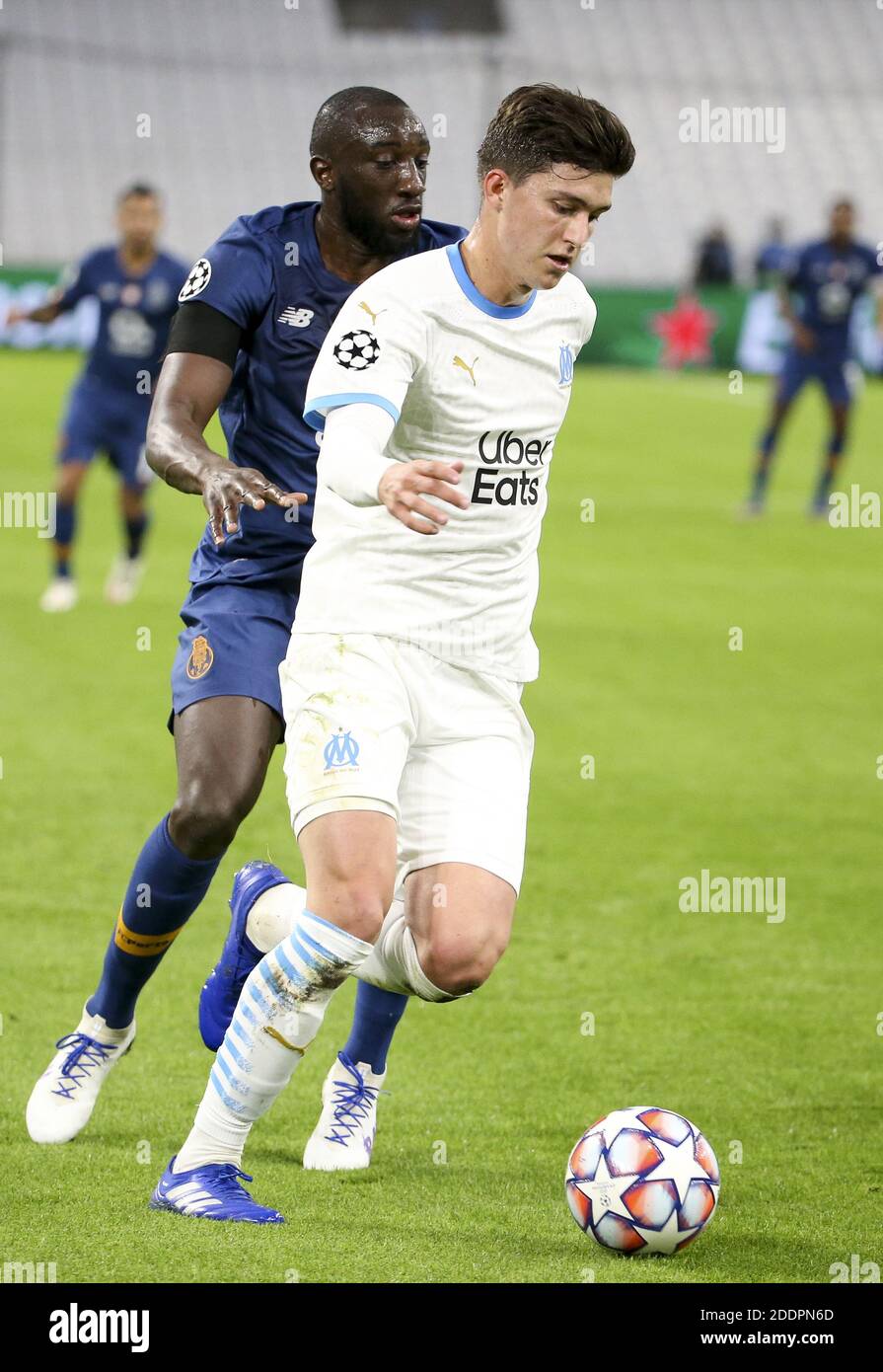 Leonardo Balerdi di Marsiglia, Moussa Marega di Porto durante la UEFA Champions League, partita di calcio del Gruppo C tra Olympique / LM Foto Stock