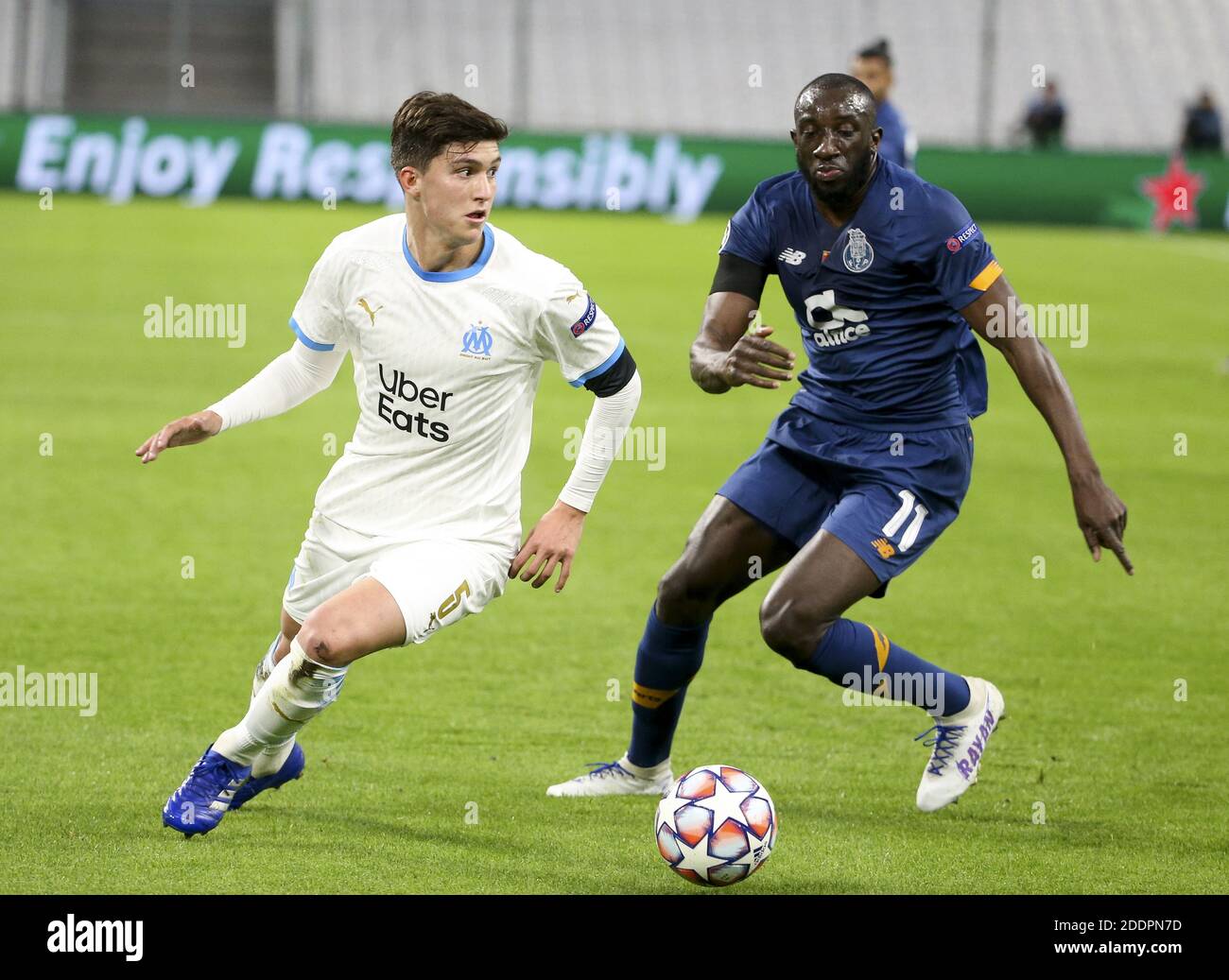 Leonardo Balerdi di Marsiglia, Moussa Marega di Porto durante la UEFA Champions League, partita di calcio del Gruppo C tra Olympique / LM Foto Stock