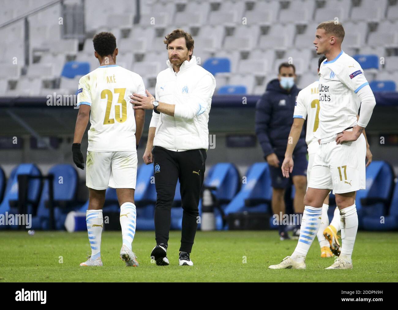Coach of Olympique de Marseille Andre Villas-Boas saluta i suoi giocatori seguendo la UEFA Champions League, squadra di calcio del gruppo C / LM Foto Stock