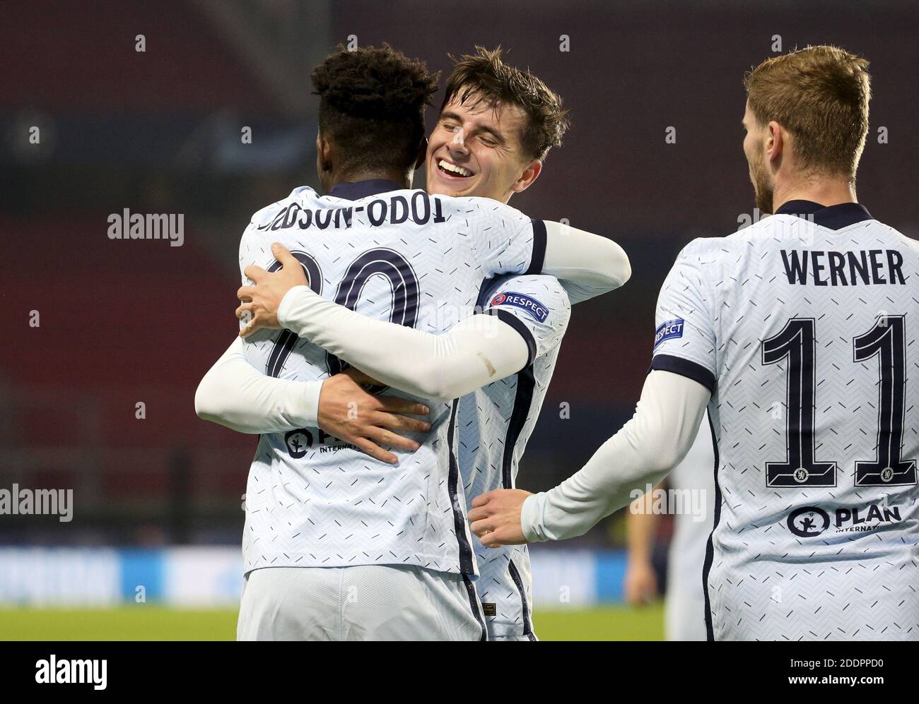 Callum Hudson-Odoi di Chelsea celebra il suo obiettivo con Mason Mount durante la UEFA Champions League, partita di calcio del Gruppo e tra / LM Foto Stock