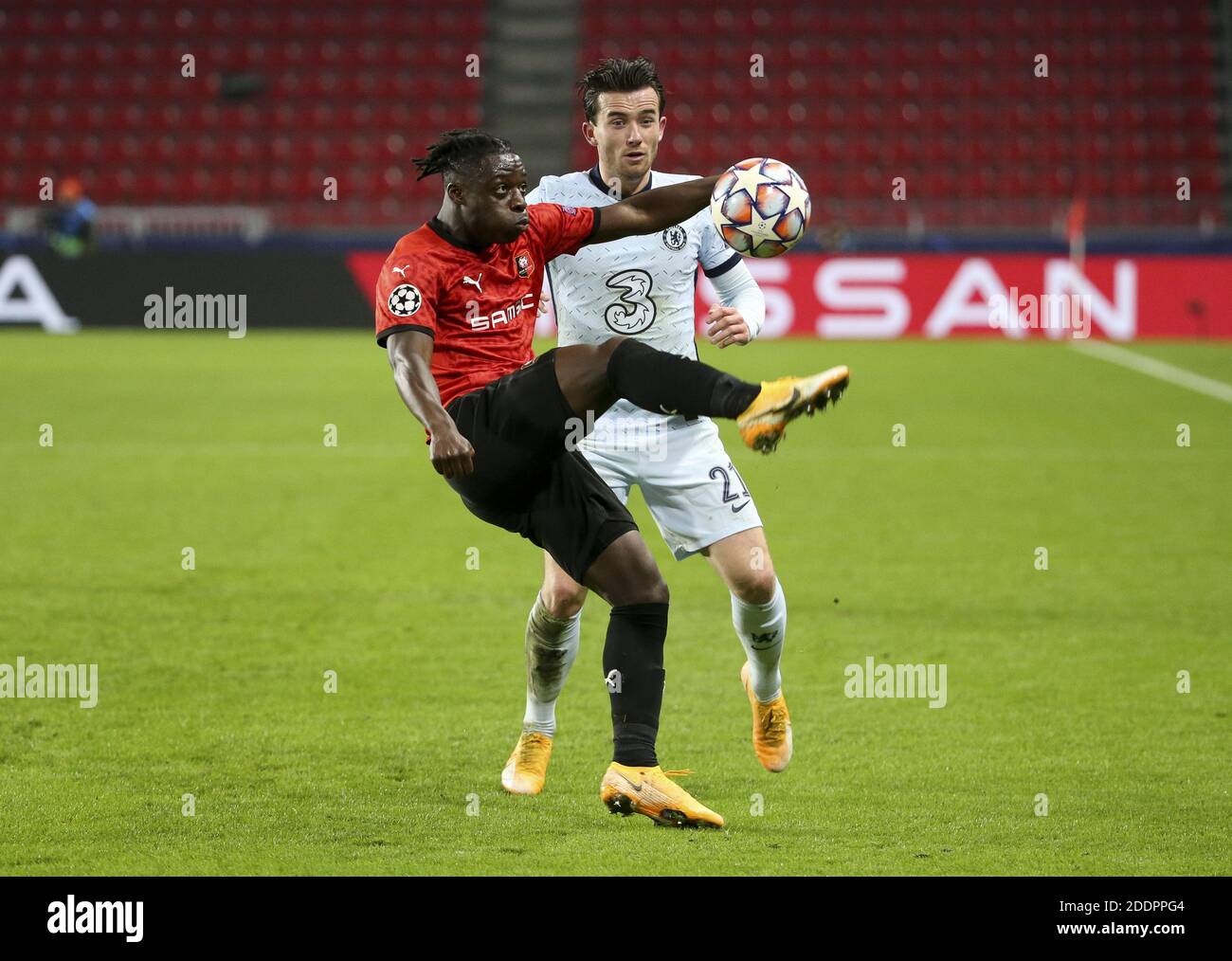 Jeremy Doku di Stade Rennais, ben Chilwell di Chelsea durante la UEFA Champions League, partita di calcio del Gruppo e tra Stade Ren / LM Foto Stock