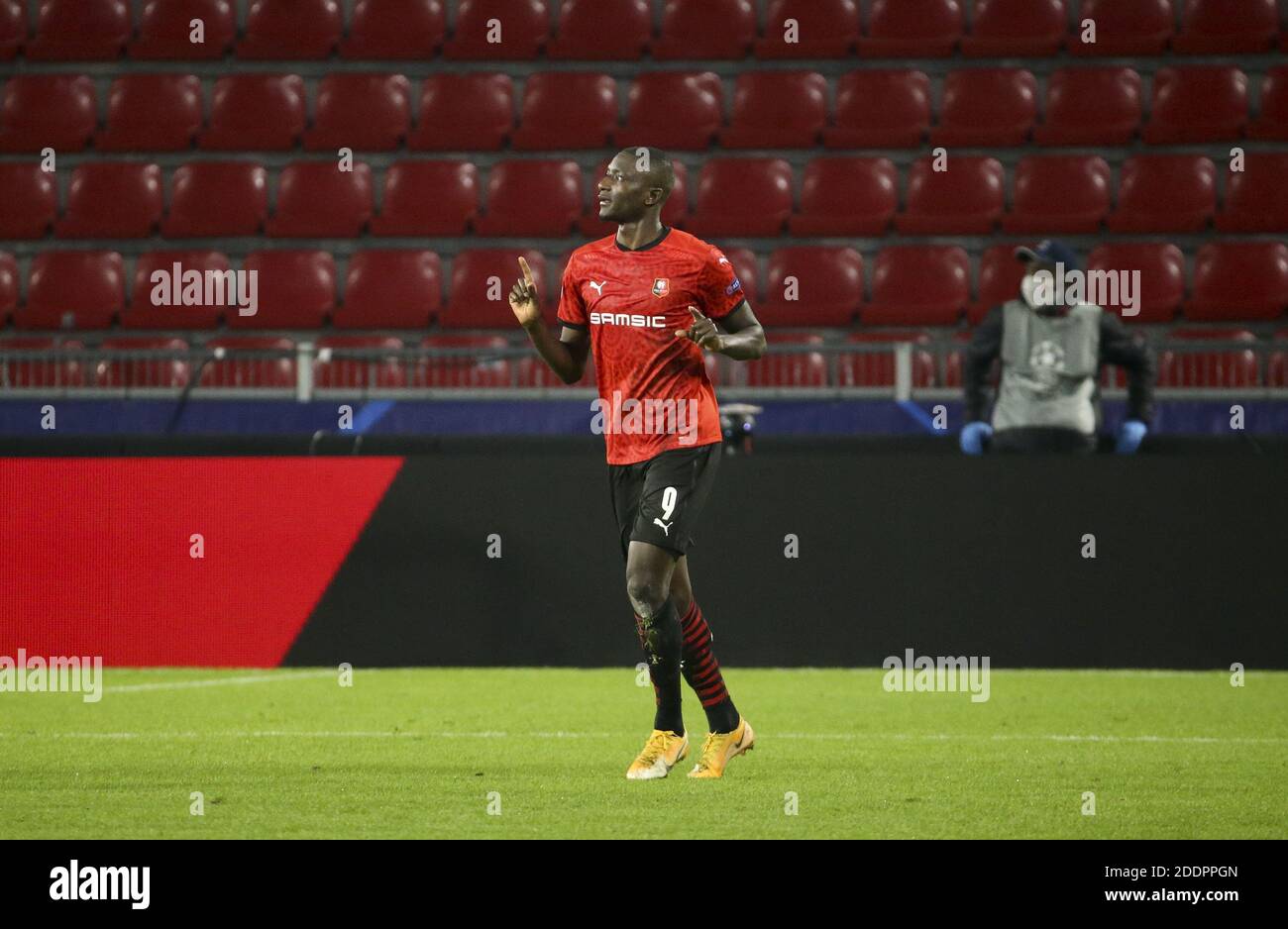 Serhou Guirassy di Stade Rennais celebra il suo obiettivo durante la UEFA Champions League, partita di calcio del Gruppo e tra Stade Renn / LM Foto Stock