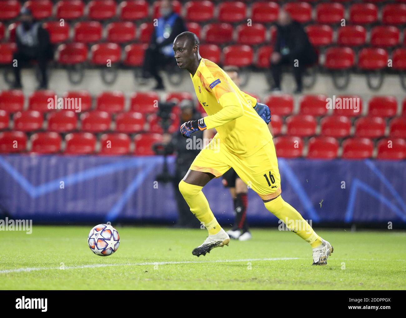 Portiere dello Stade Rennais Alfred Gomis durante la UEFA Champions League, partita di calcio del Gruppo e tra Stade Rennais e Chel / LM Foto Stock
