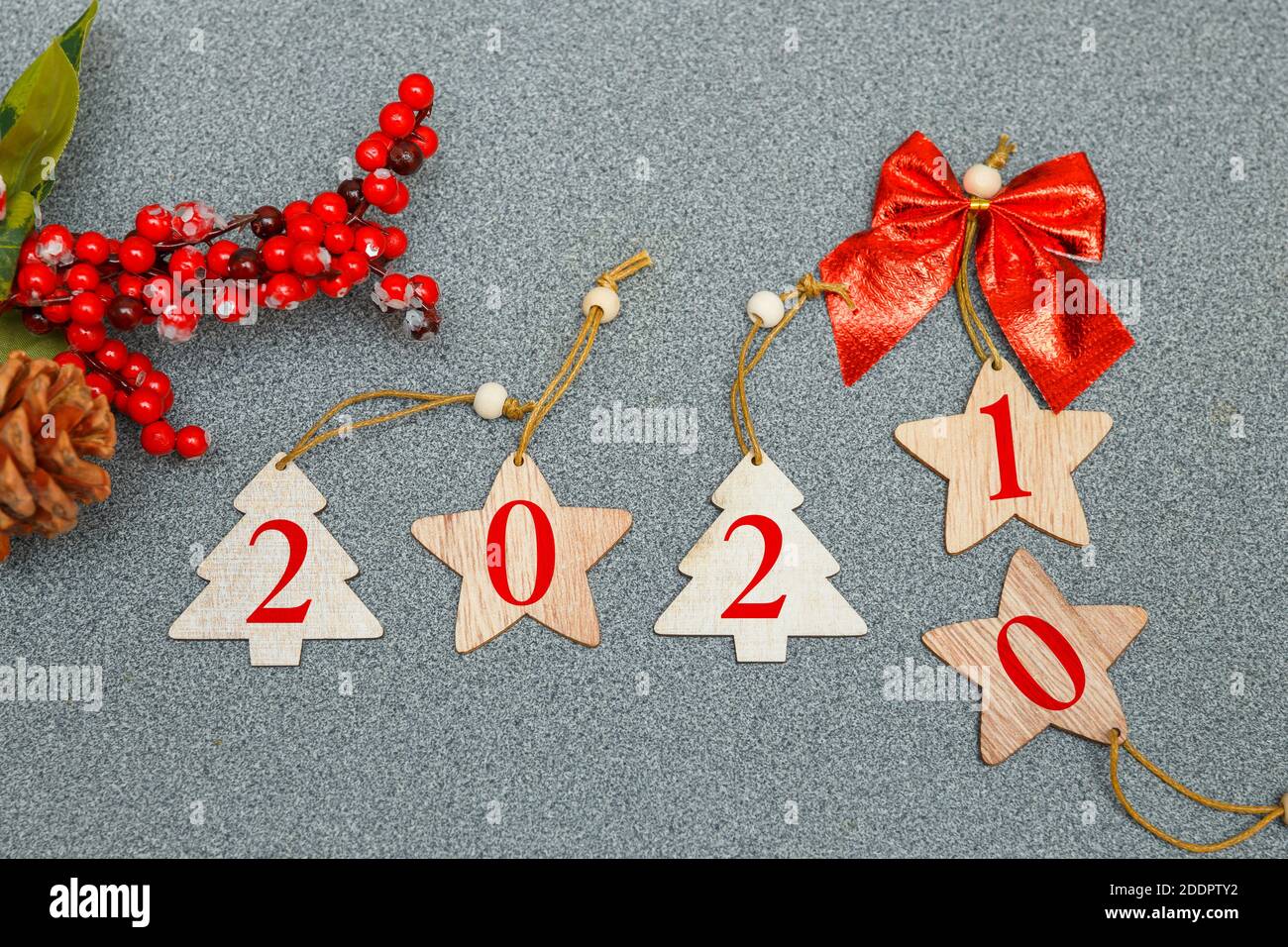 Cambio composizione anno nuovo da 2020 a 2021 anni con Natale giocattoli Foto Stock
