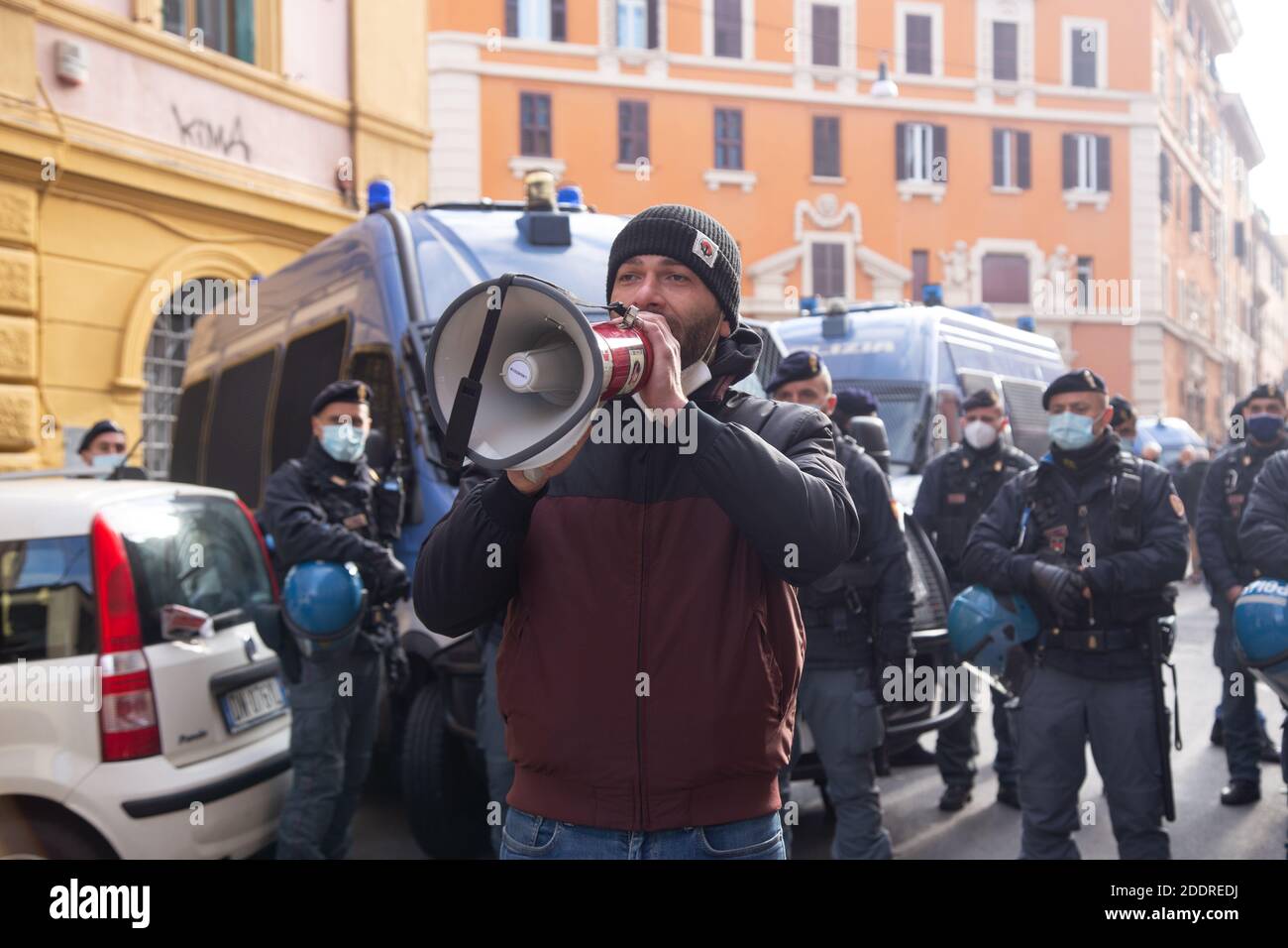 Roma, Italia. 25 Nov 2020. (11/25/2020) Sit-in per protestare contro lo sfratto del Palazzo del Cinema in Piazza dei Sanniti a Roma (Foto di Matteo Nardone/Pacific Press/Sipa USA) Credit: Sipa USA/Alamy Live News Foto Stock