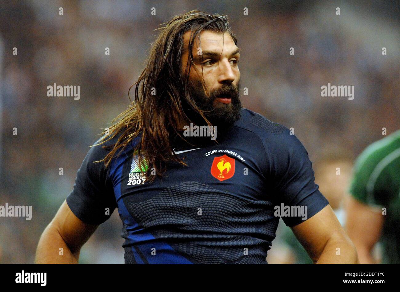 Sebastien Chabal, giocatore francese di rugby, guarda avanti durante la Coppa del mondo di Rugby, Francia 2007, a Parigi. Foto Stock