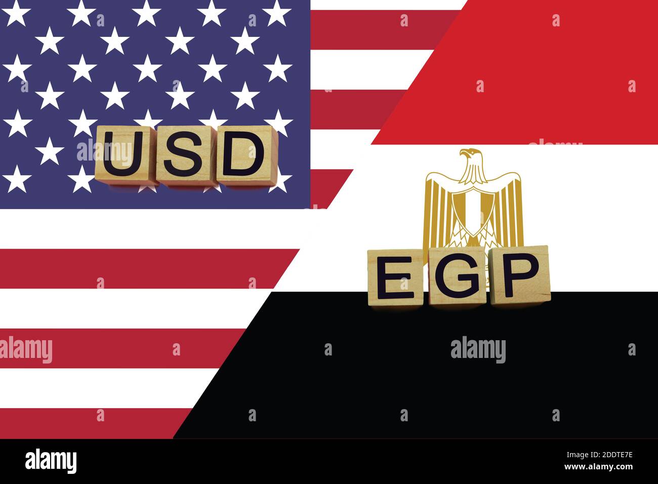 Codici delle valute americane ed egiziane sullo sfondo delle bandiere nazionali. Valute USD e EGP Foto Stock