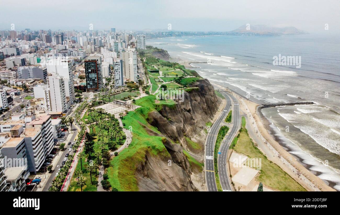 Veduta aerea della costa di Miraflores a Lima - Perù Foto Stock