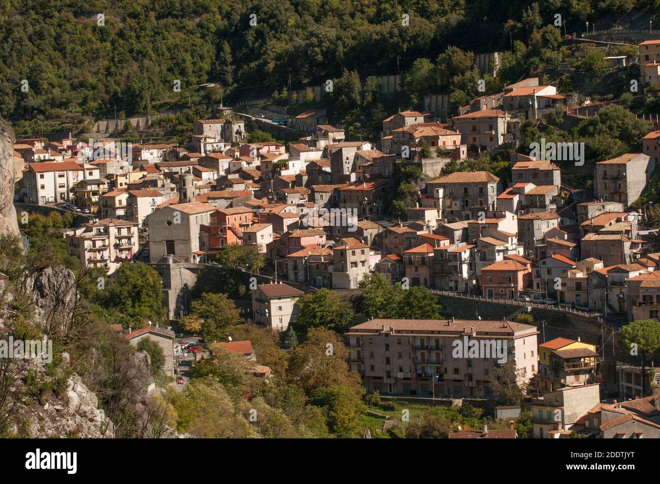 Vista sul paese di Orsomarso (provincia di Cosenza, Calabria) Italia Foto Stock