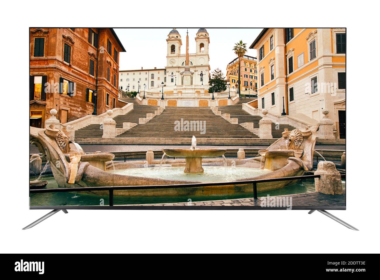 Una TV moderna con una risoluzione di 8K che mostra Piazza di Spagna in Piazza di Spagna a Roma, Italia. Televisore isolato su sfondo bianco Foto Stock