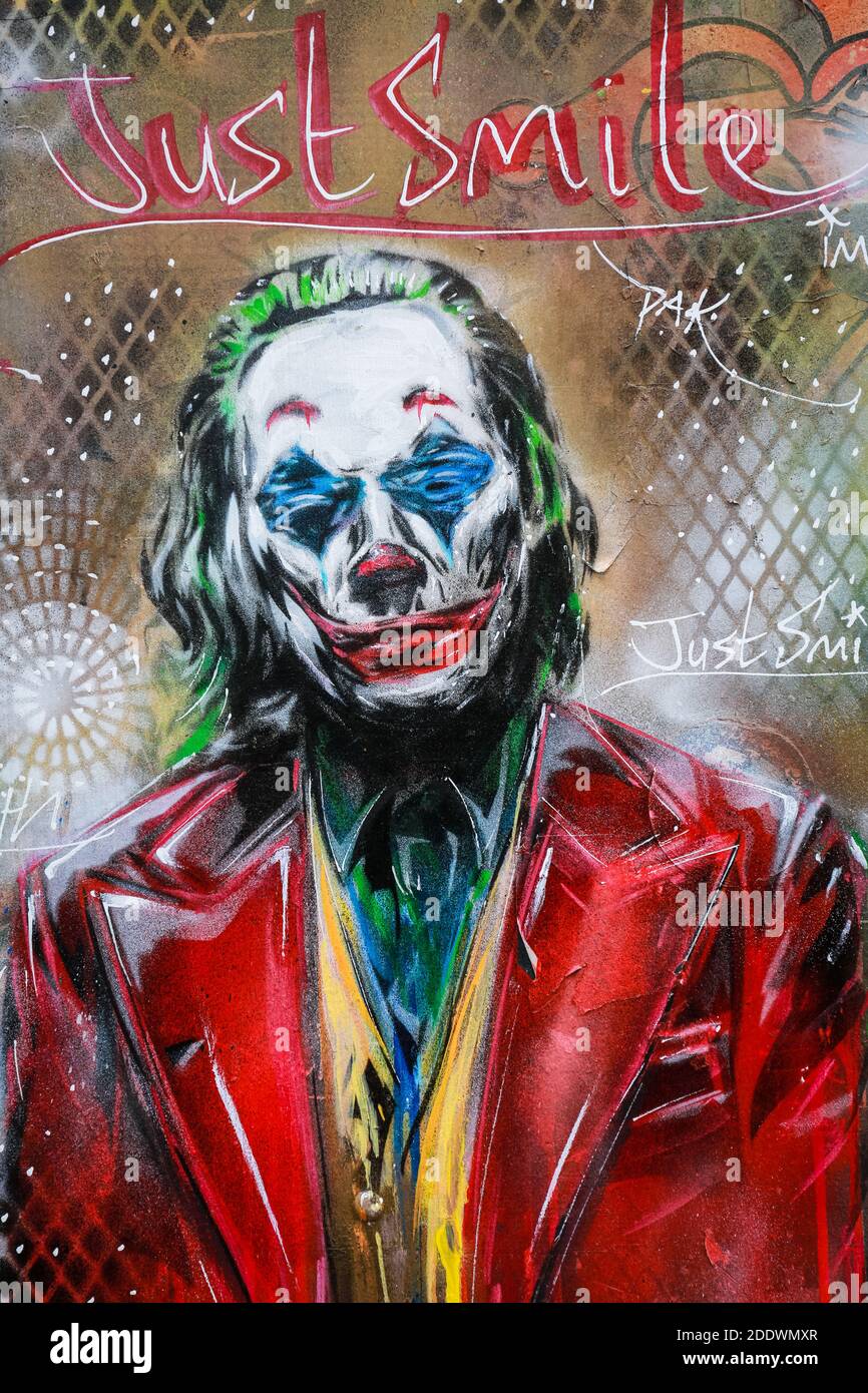 Londra, Regno Unito. 26 novembre 2020. Murale del Joker con testo che dice 'Just Smile' in Soho. Street Art Londra. Credito: Waldemar Sikora Foto Stock