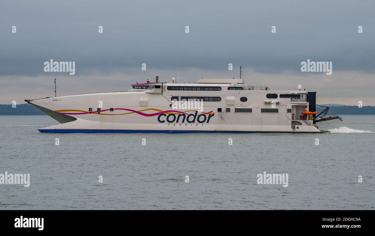 HSC Condor Rapide nel Solent dopo aver lasciato Portsmouth, Regno Unito, il 25 novembre 2020. Foto Stock