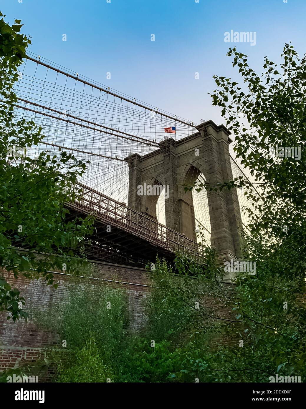 Ponte di Brooklyn che collega Brooklyn e Manhattan. New York, Stati Uniti. Foto Stock