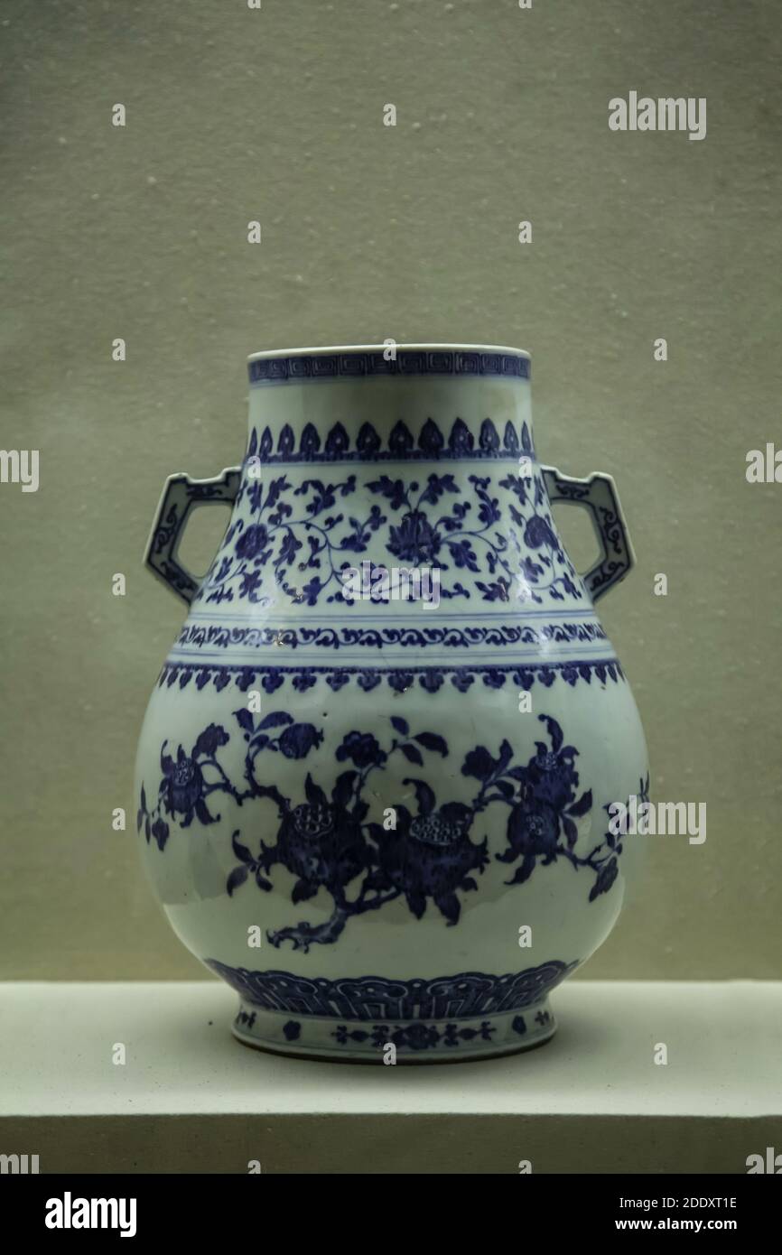 Fiori e bottiglie in porcellana imperiale Qianlong Foto Stock
