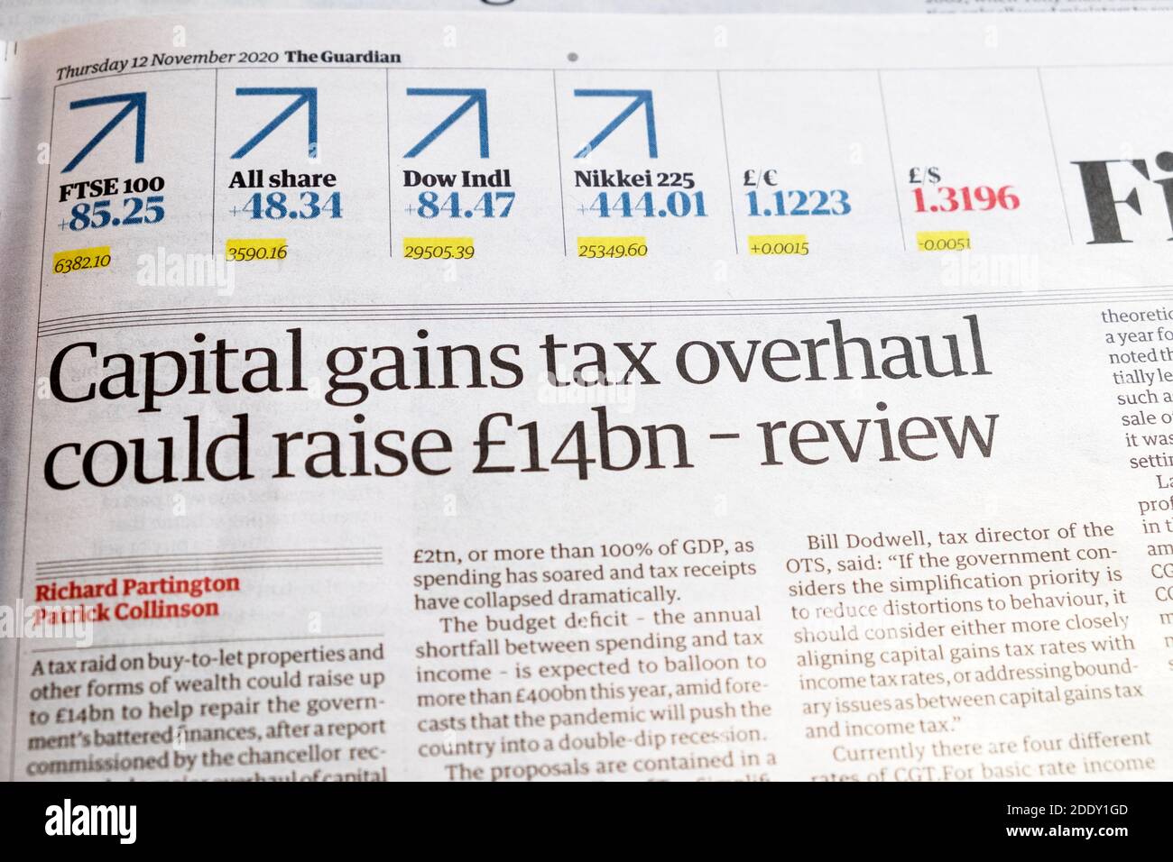 Guardian pagina finanziaria giornale titolo articolo 12 Novembre 2020 'capitale La revisione delle imposte sugli utili potrebbe aumentare £14 miliardi - recensione' a Londra Inghilterra Regno Unito Foto Stock