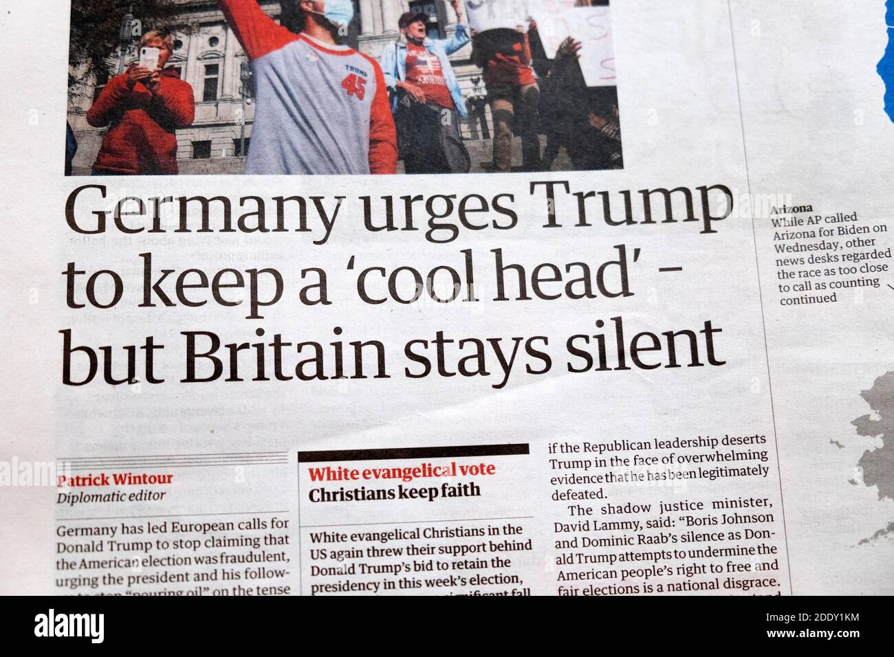 "La Germania esorta Trump a mantenere una "testa fredda", ma la Gran Bretagna Resta in silenzio' articolo del giornale Guardian dopo che Donald Trump ha perso gli Stati Uniti Elezione 7 novembre 2020 Foto Stock