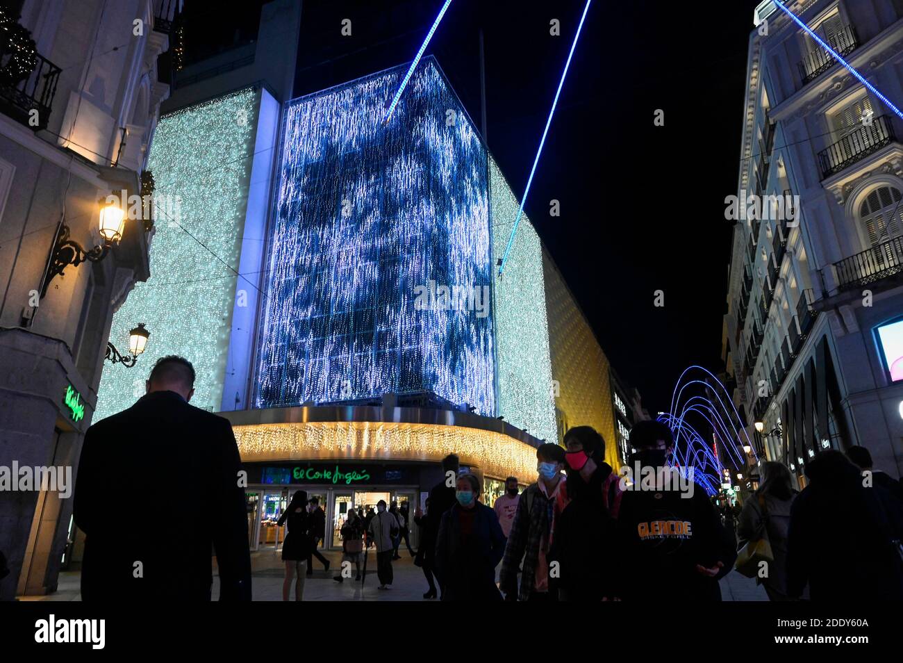 Madrid, spagnolo. 26 Nov 2020. Accensione della tradizionale illuminazione Weihafterts nel centro della città. Madrid 11/26/2020 | Use worldwide Credit: dpa/Alamy Live News Foto Stock