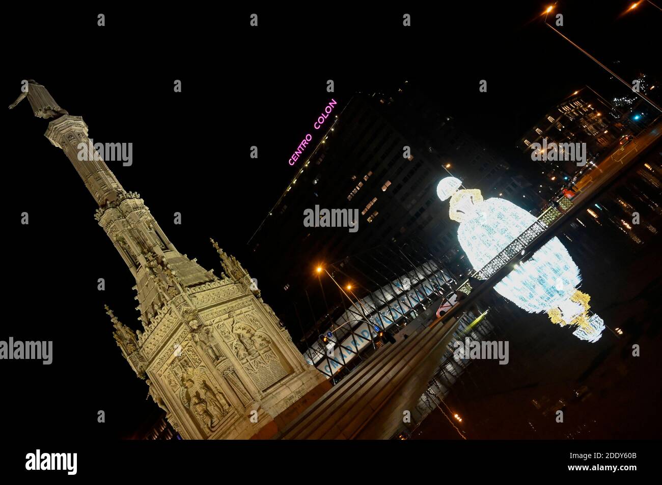Madrid, spagnolo. 26 Nov 2020. Installazione di Las Meninas in Plaza de Colon - accensione della tradizionale illuminazione Weihafterts nel centro della città. Madrid 11/26/2020 | Use worldwide Credit: dpa/Alamy Live News Foto Stock