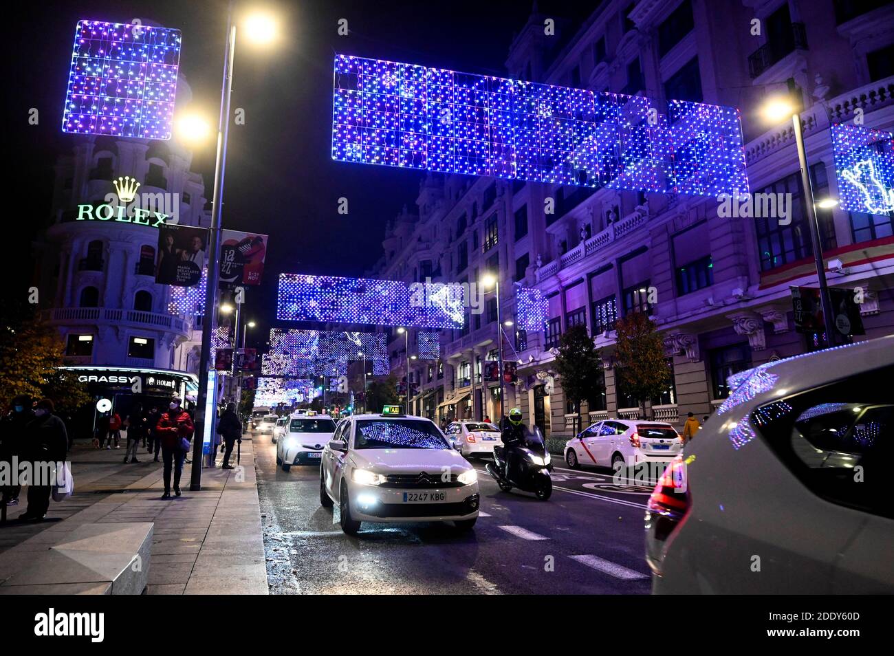 Madrid, spagnolo. 26 Nov 2020. Accensione della tradizionale illuminazione Weihafterts nel centro della città. Madrid 11/26/2020 | Use worldwide Credit: dpa/Alamy Live News Foto Stock