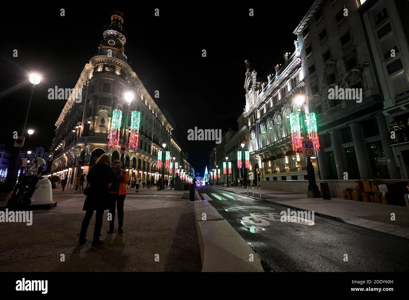 Madrid, spagnolo. 26 Nov 2020. Accensione della tradizionale illuminazione Weihafterts nel centro della città. Madrid 11/26/2020 | Use worldwide Credit: dpa/Alamy Live News Foto Stock