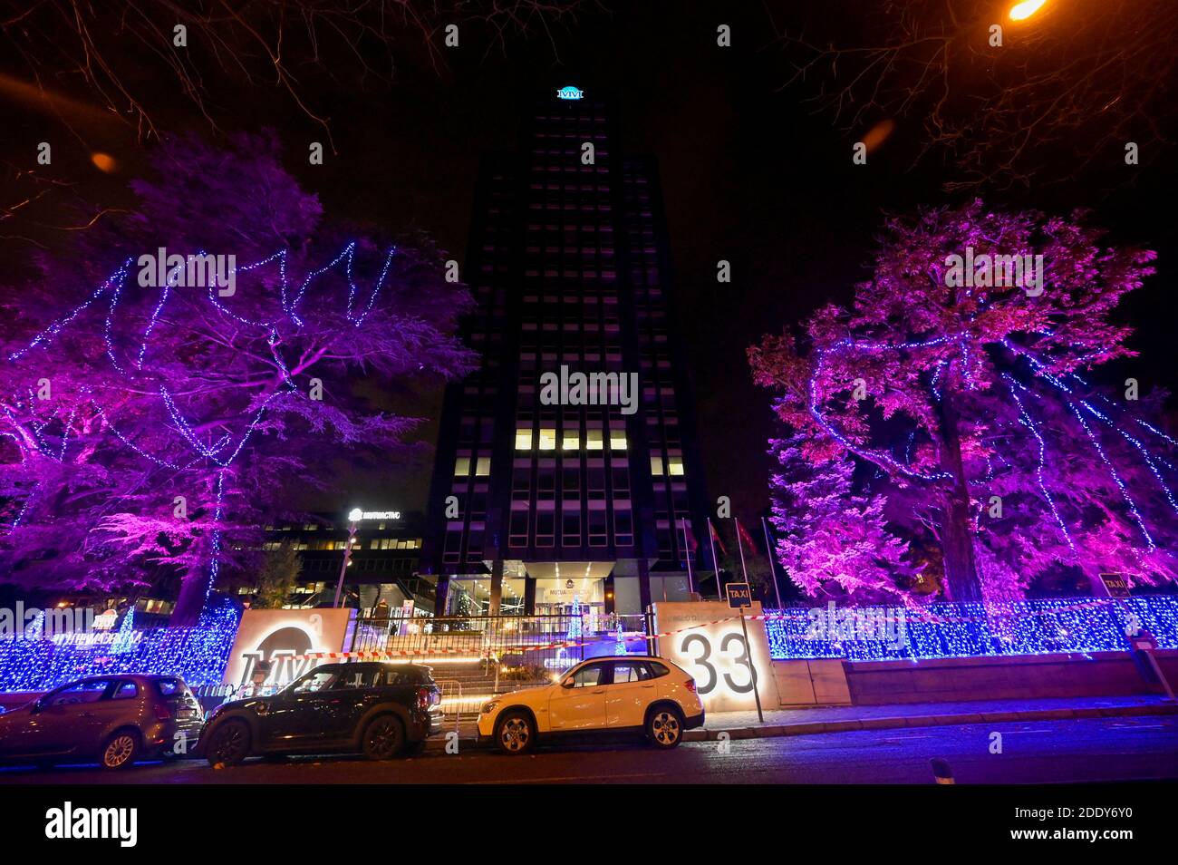 Madrid, spagnolo. 26 Nov 2020. Accensione della tradizionale illuminazione Weihafterts nel centro della città. Madrid 11/26/2020 | Use worldwide Credit: dpa/Alamy Live News Foto Stock