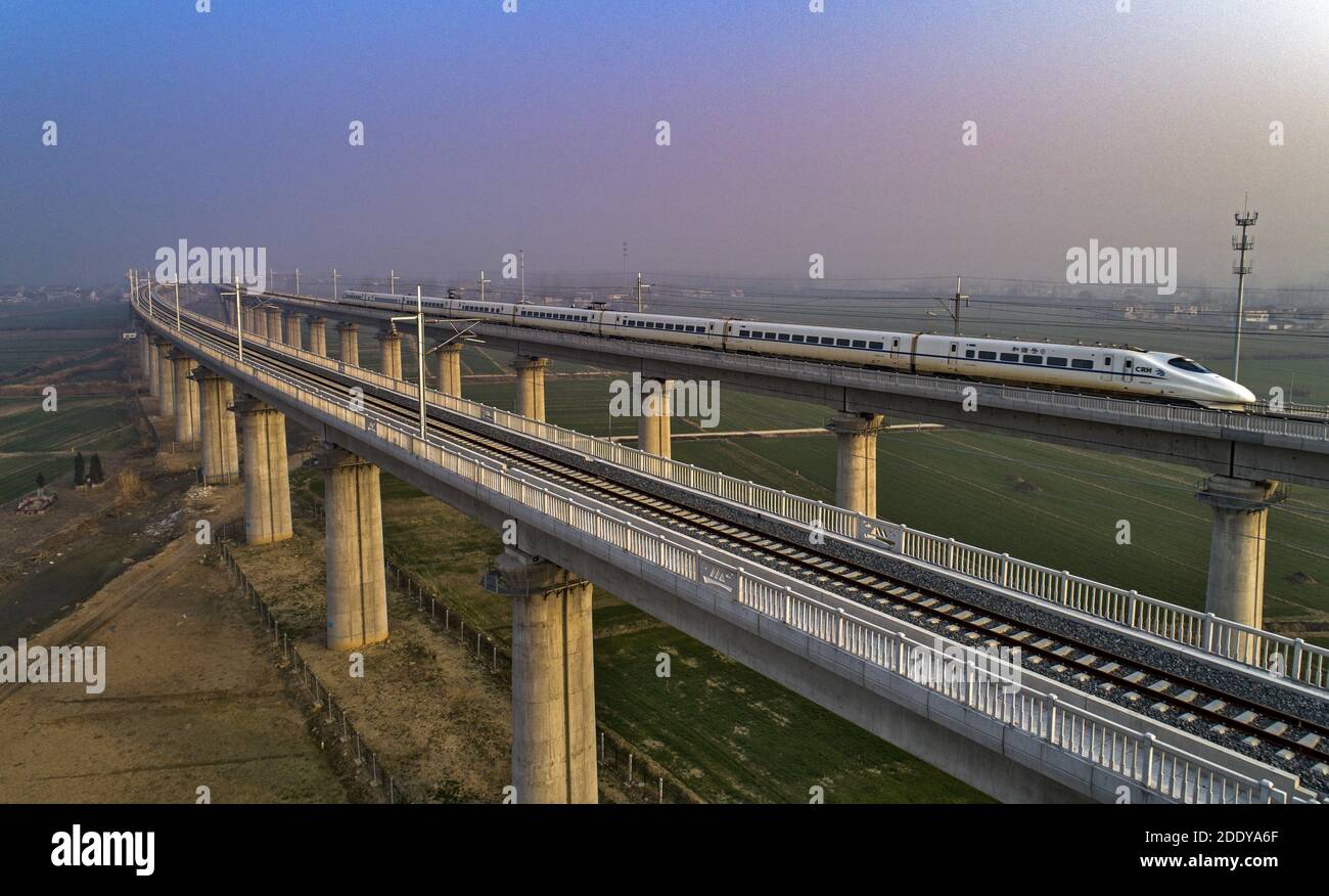 Jiangsu huaian opera in treni ad alta velocità in Cina Foto Stock