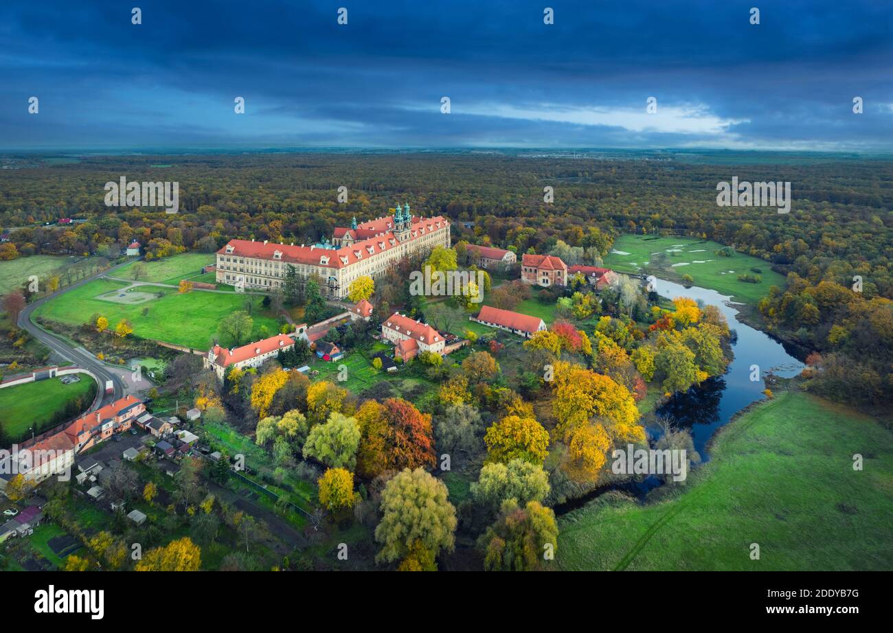 Lubiaz, Polonia. Veduta aerea dello storico monastero cistercense (il più grande del mondo) Foto Stock